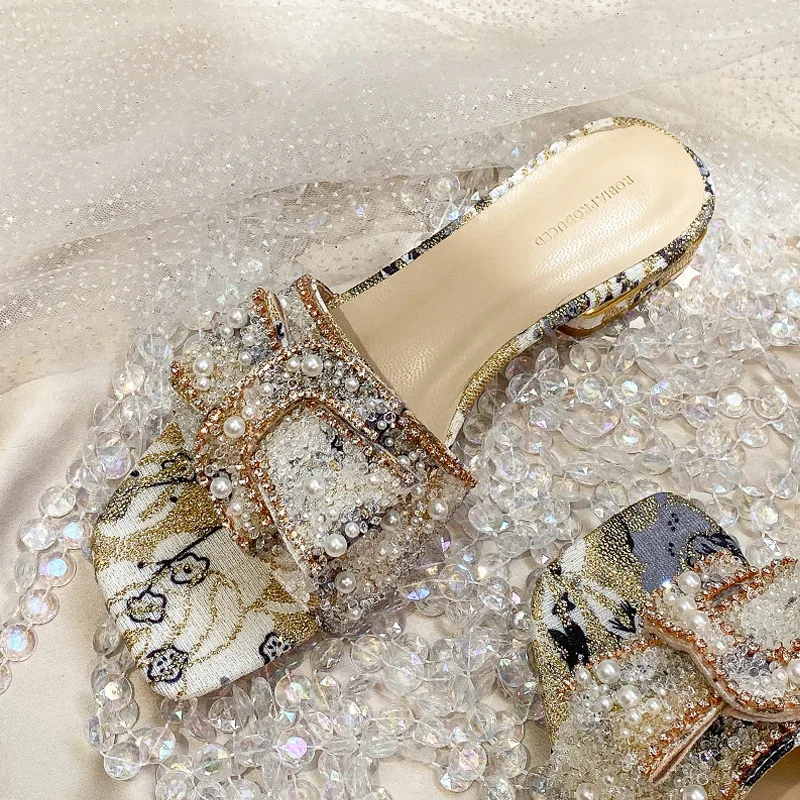

Элегантные тапочки на массивном каблуке со стразами, модная летняя верхняя одежда, шлепанцы, плоские и удобные тапочки в уличном стиле