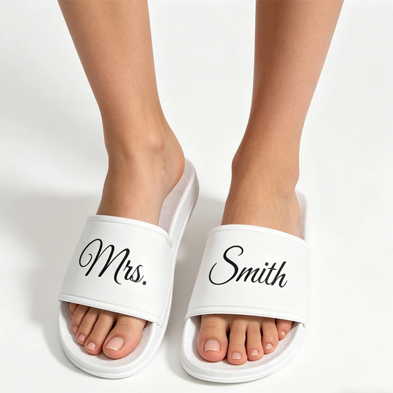 

Personalized Name PVC White Background Face Slipper Custom Bride Slide Sandals Wedding Bridal Shower Decoration Mrs Gift Present