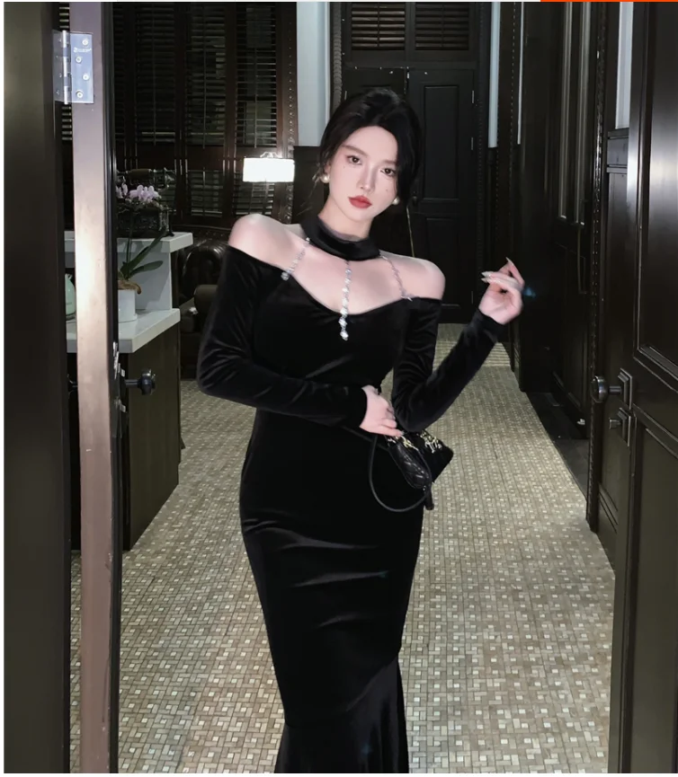 Ele Velvet Gown Wom…