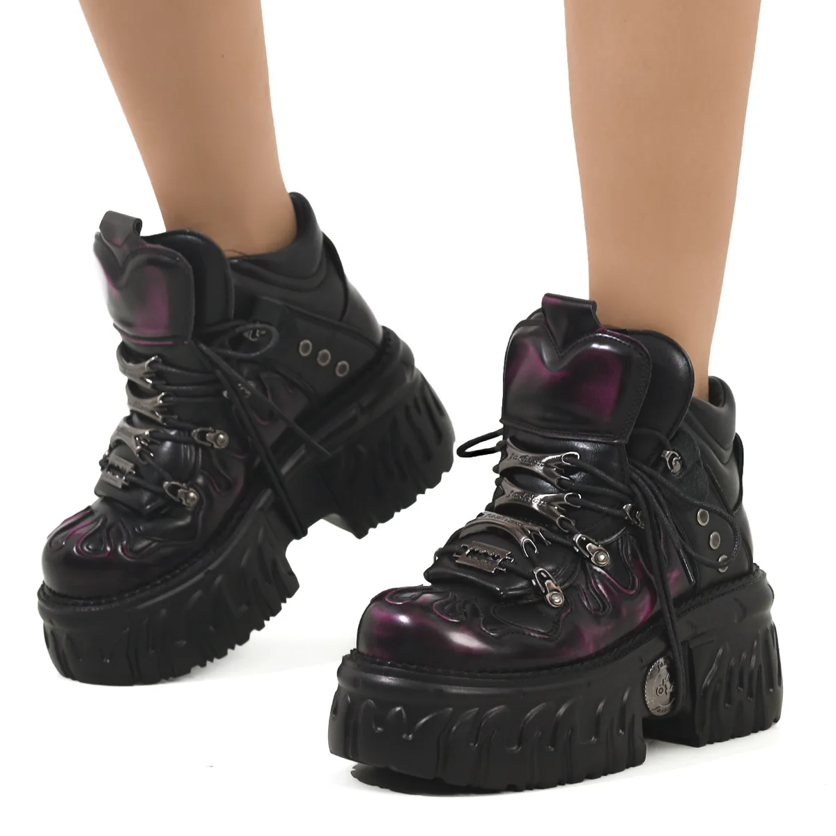 

Men and Women of The Same Style Goth Dark Muffin Platform Punk Metal Heightening Single Polished Locomotive Shoes