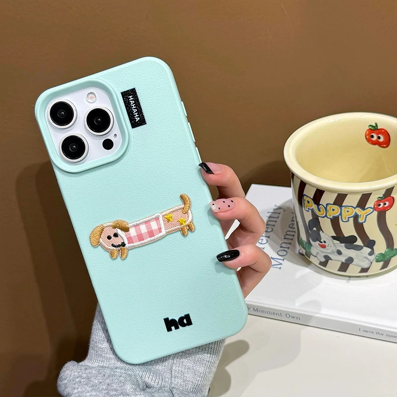 Korean Cute Cartoon Embroidered Sausage dog Leather Pattern Case For iPhone 15 Pro Max 14 Pro 13 12 11 Shockproof Back Cover