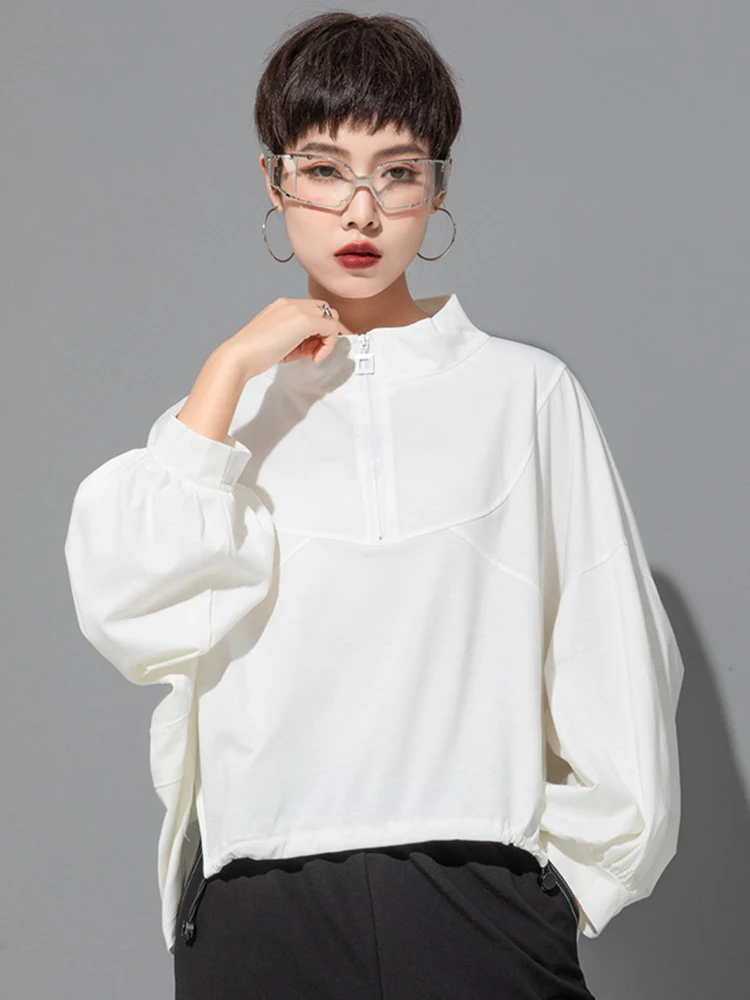 [EAM] Women White Drawstring Zipper Big Size Casual T-shirt New Stand Collar Long Sleeve Fashion Tide Spring Autumn 2024 1DF6510