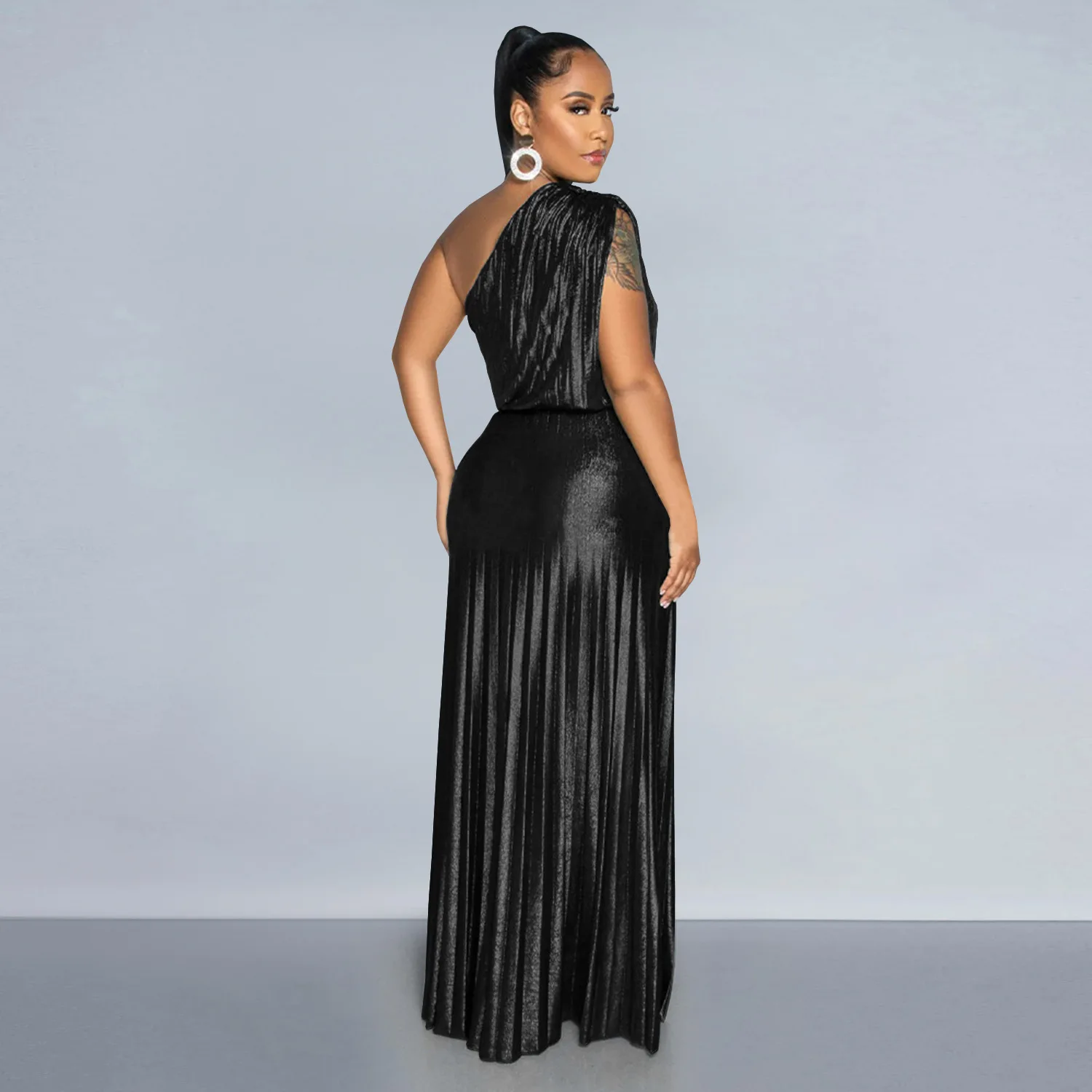 Vestido feminino elegante banhado a ouro ombro inclinado sem mangas vestido de cor sólida 2025 verão