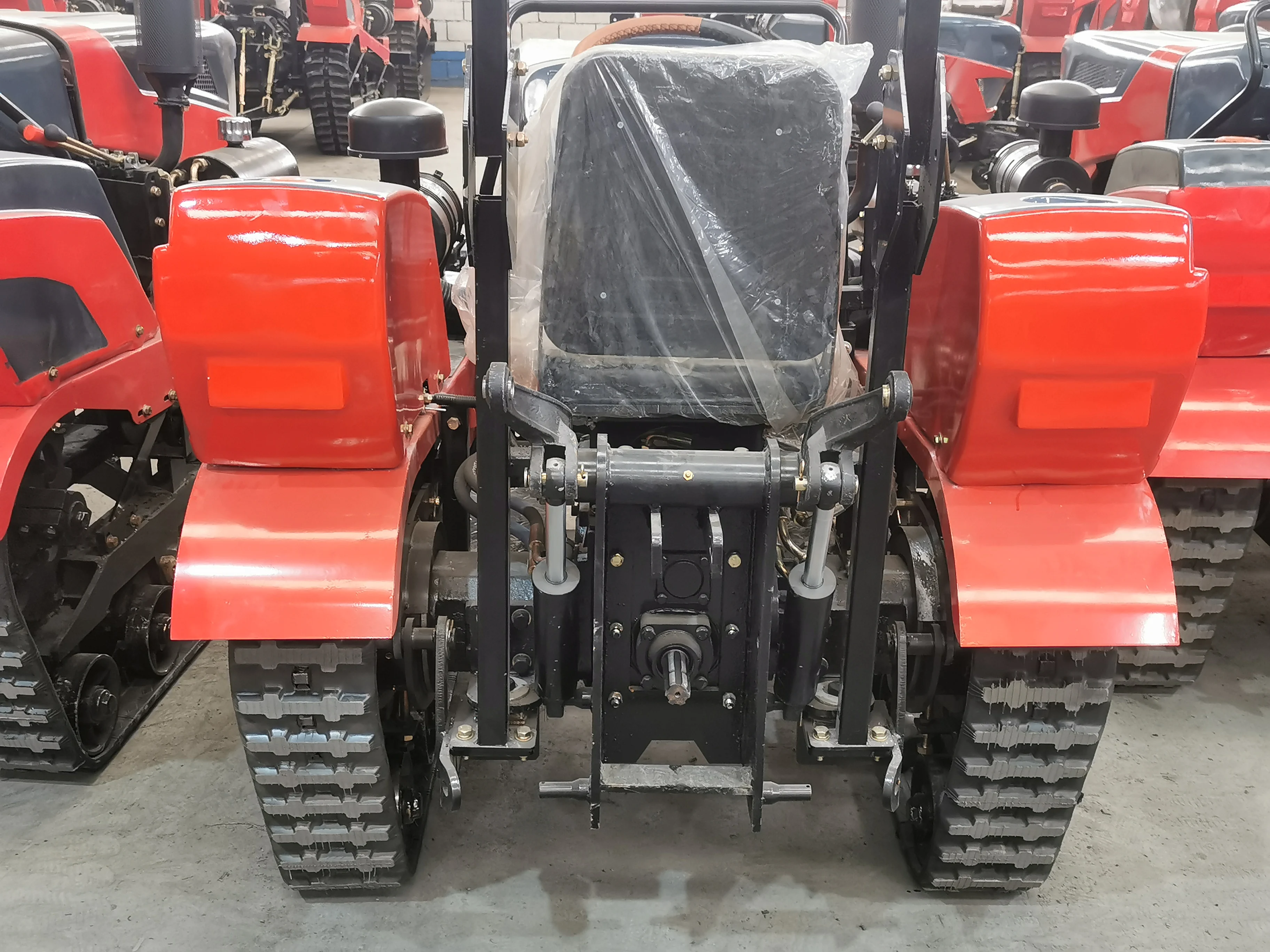 2025 Trattore cingolato compatto multifunzione con funzionamento telecomandato con coltivatore rotante