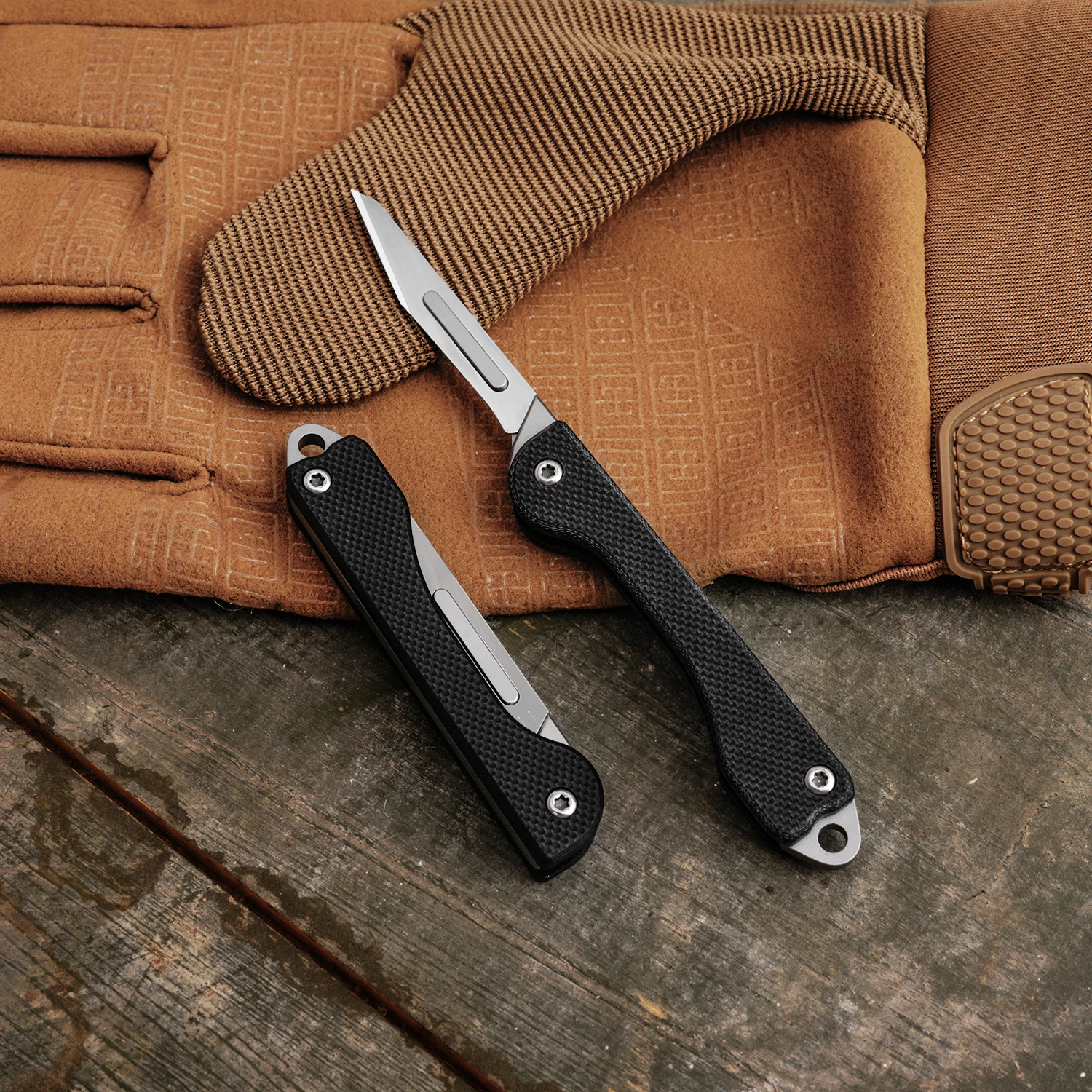 

mini folding knife, outdoor portable pocket knife Keychain pendant small knife, with 10 replacement blades, Camping EDC