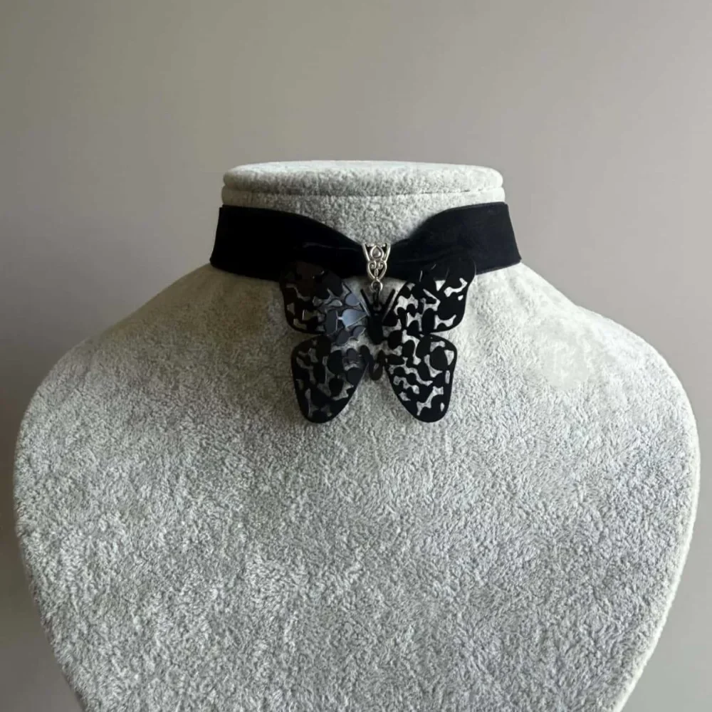 Neo-Gothic Dramatic Large Hollowed-out Black Butterfly Pendant Black Velvet Choker Necklace for Woman Romantic Jewelry Accessory