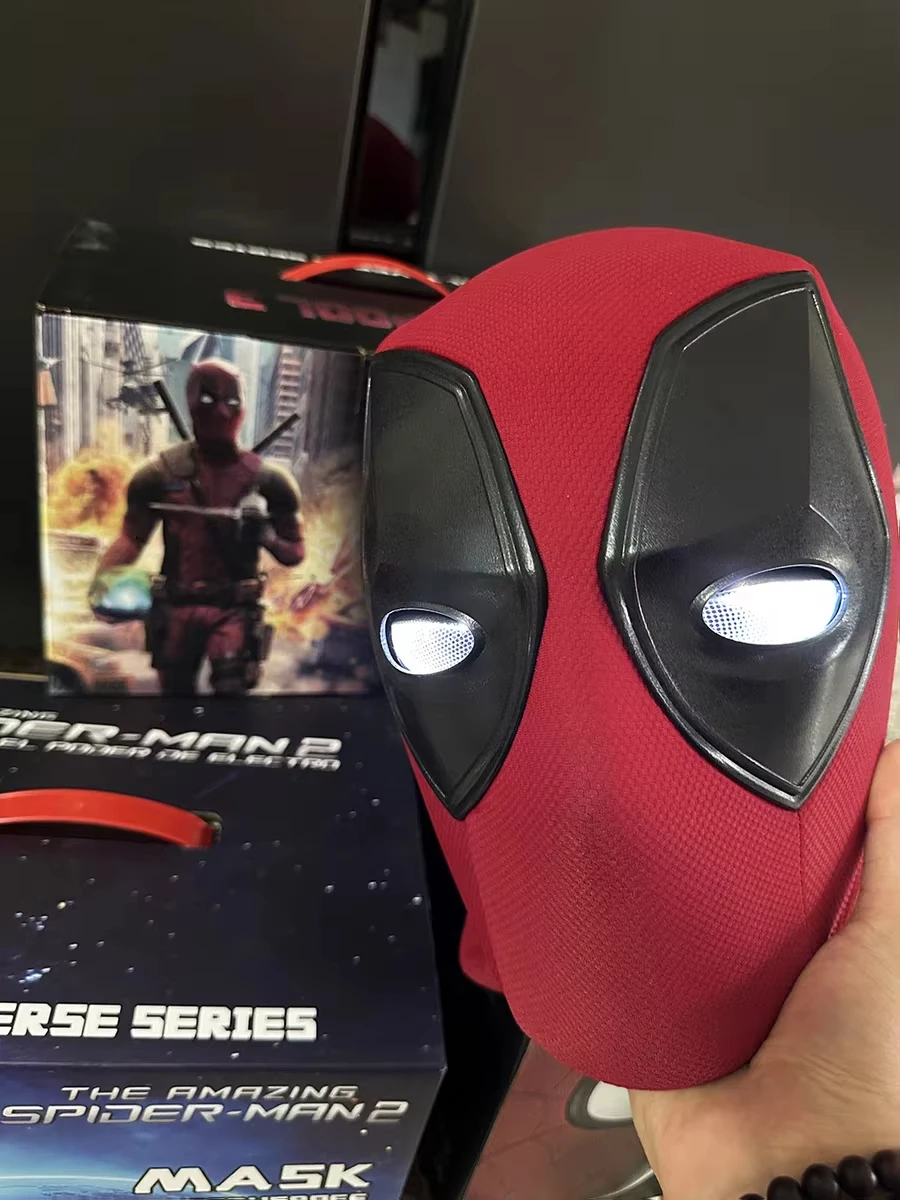 

Mascara Deadpool Mobile Eye Electronic Deadpool mask With Lighting And Music DecorationRemote Control Cosplay halloween Gift