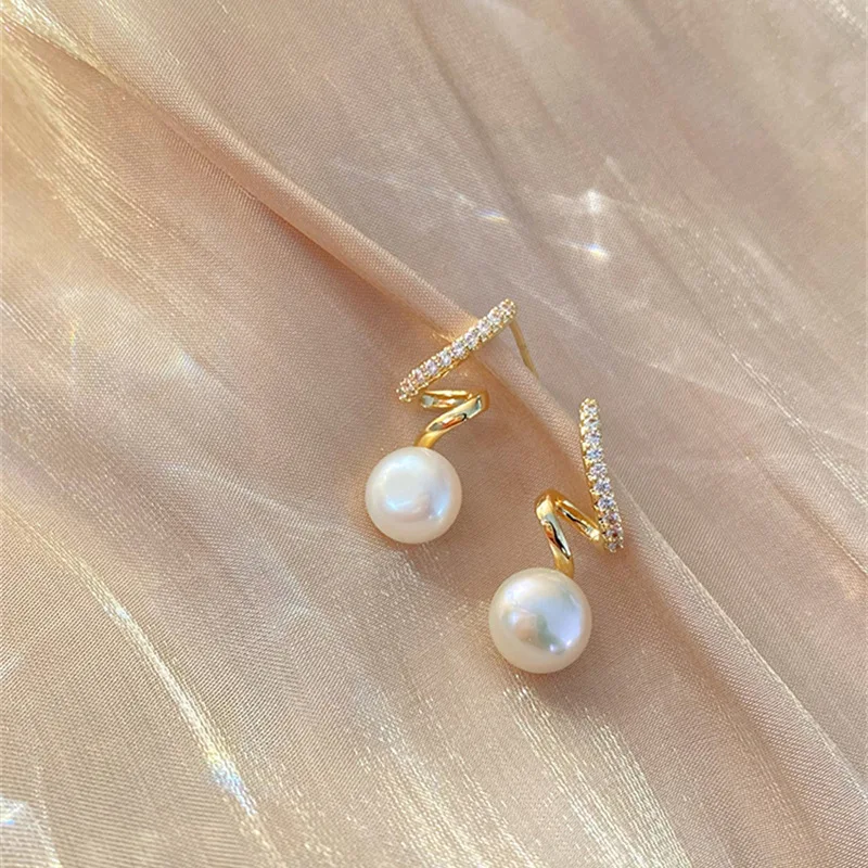 New Sweet and Simple Personalized Versatile Twisted Diamond Pearl Earrings Birthday Gift Women\'s Accessories