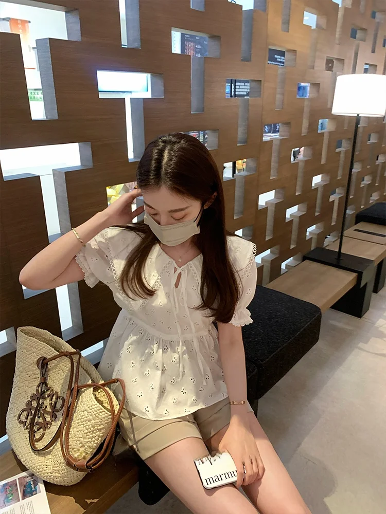 

MMENGJA Женская летняя винтажная блузка с кружевным бантом и сложной вышивкой, с круглым вырезом, коротким рукавом, приталенная, для повседневной носки