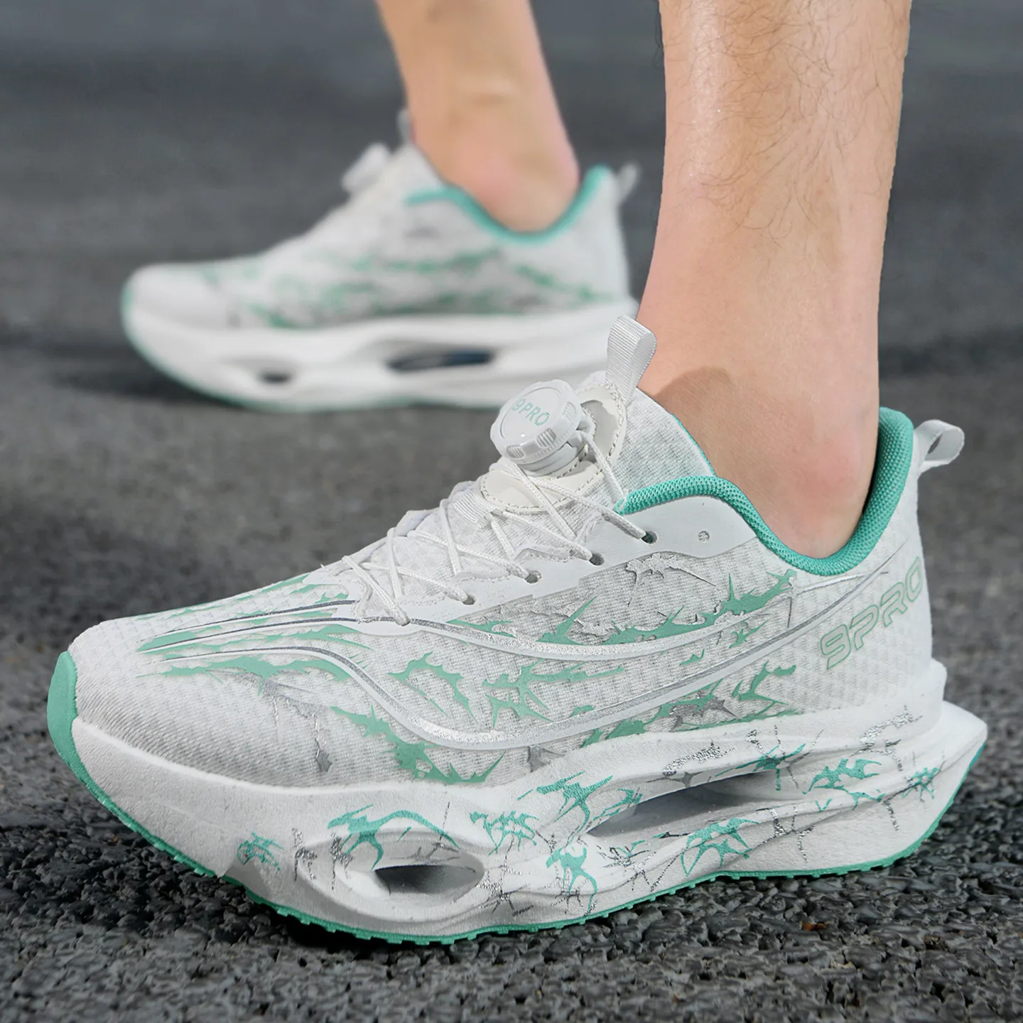 Herren-Laufschuhe, Tennisschuhe, trendige Laufschuhe mit Carbonplatte und Knopfverschluss für alle Jahreszeiten, personalisierte Sportschuhe mit Dornenmuster und atmungsaktivem Mesh-Material, Laufschuhe mit hohem Rückprall und dicker Sohle, rutschfest und abriebfest. – Detail 23