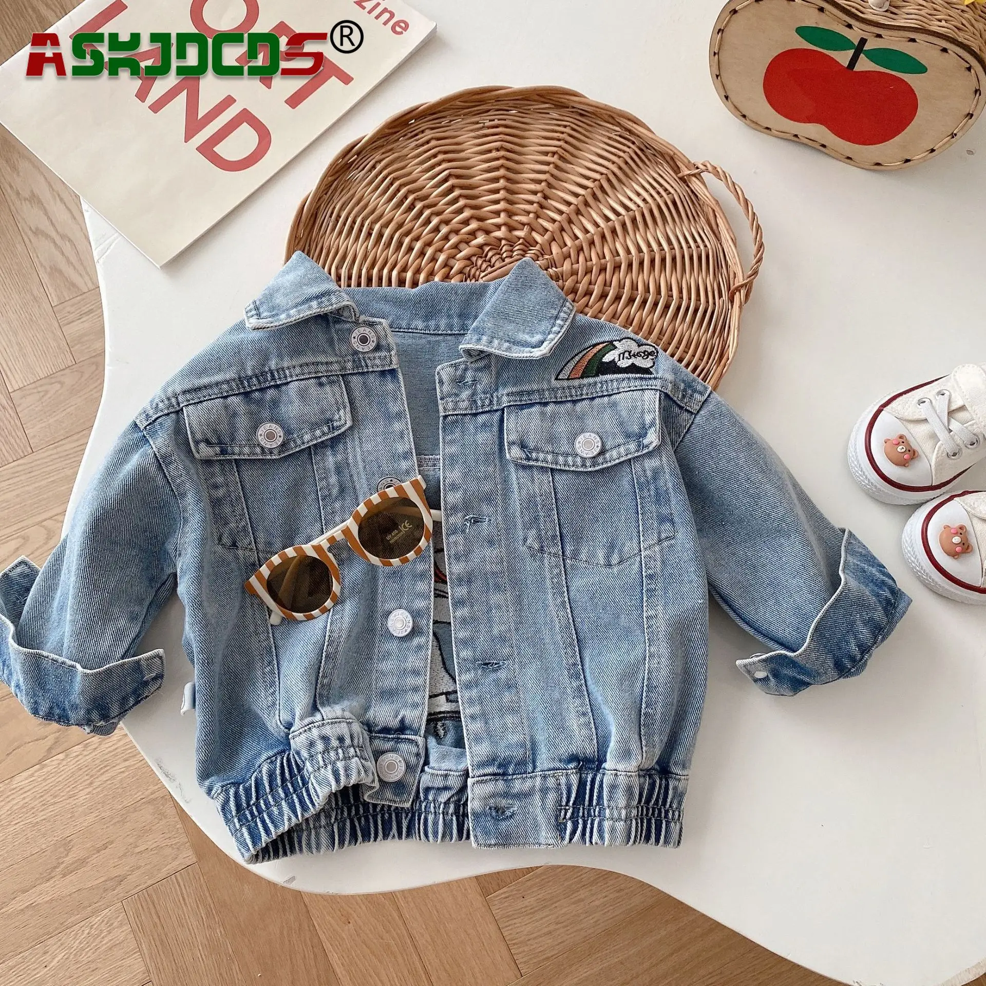 

Fashionable Cartoon Printed Denim Coat - Full Sleeve Turndown Collar Jackets for Toddlers and Children (6 Months 5 Years)