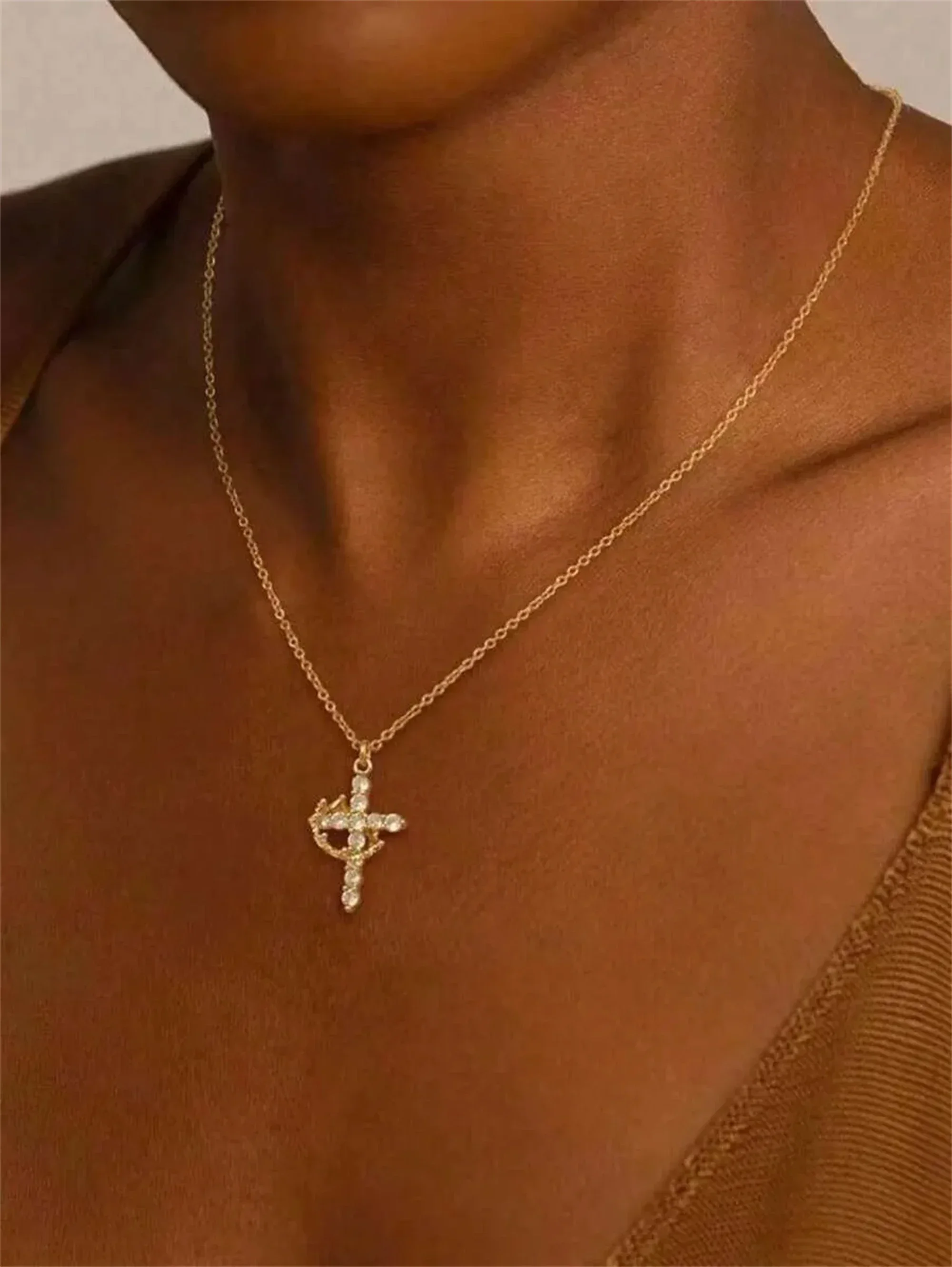 Collar con Cruz de Corona Mejorado, Chapado en Oro de 14K, para Mamá, Regalos del Día de la Madre, Joyería Sencilla con Diamantes para Mujer, Primera Comunión