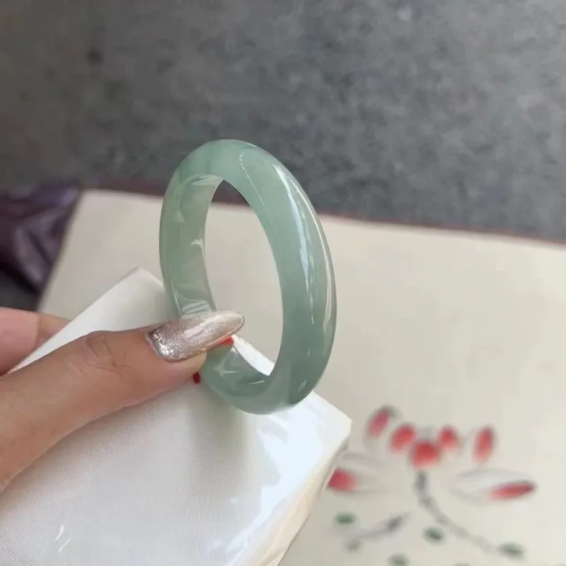 High-quality oil , old mine ice waxy green jadeite bracelet with floral patterns, regular size br