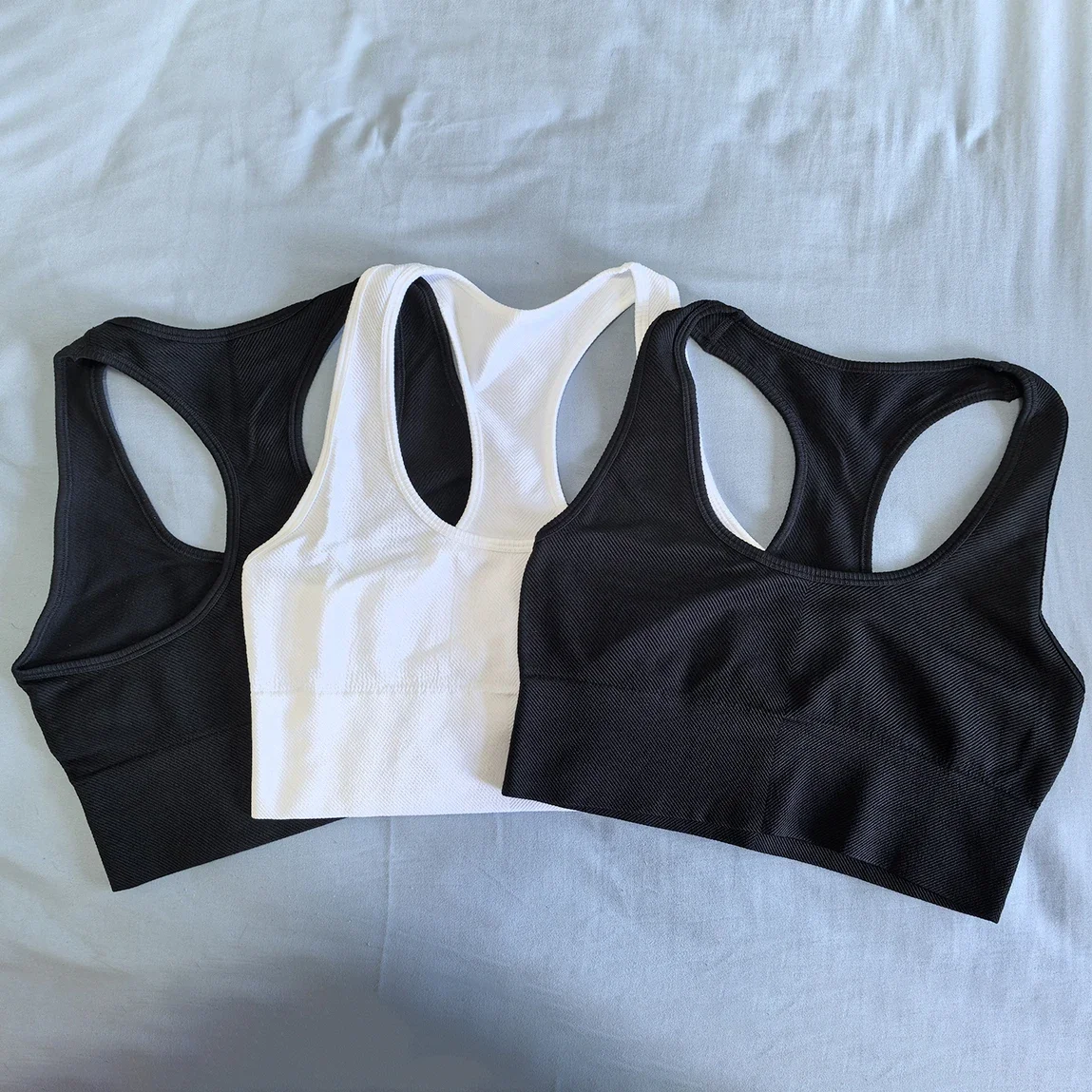 

VEQKING Бесшовные женские бюстгальтеры для йоги Racer Back Спортивные укороченные топы без подушечек Быстросохнущий жилет для спортзала и фитнеса с низким вырезом Бюстгальтеры для тренировок Топы