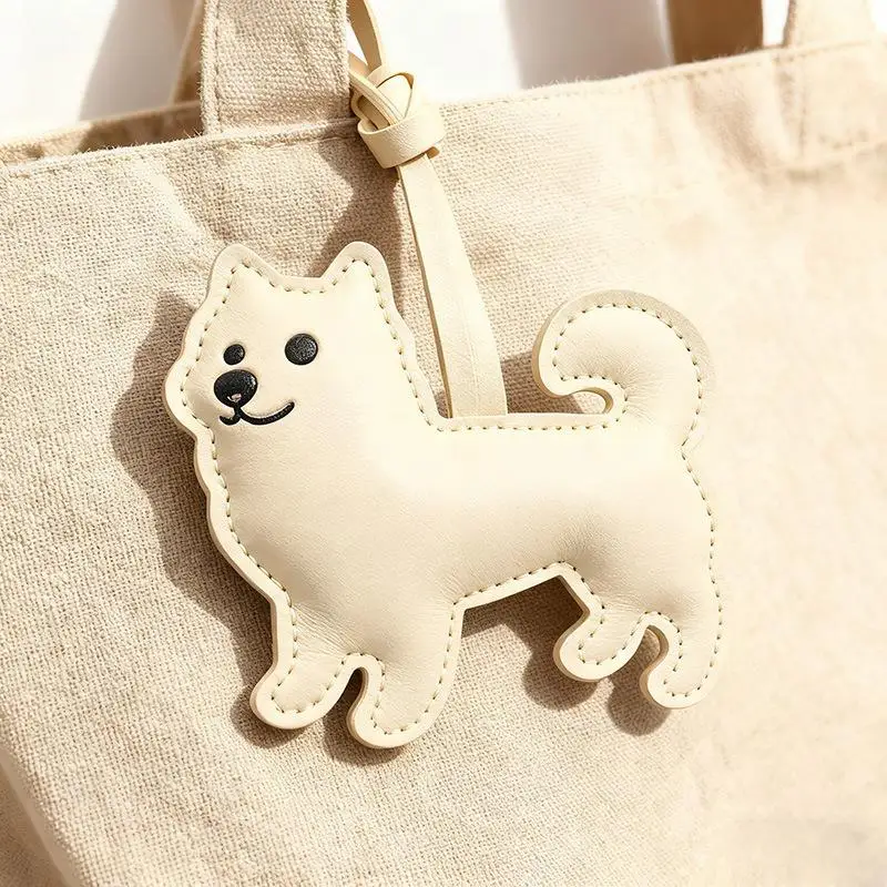 Niedlicher Schlüsselanhänger aus Kunstleder, Taschenanhänger in Form eines Samojed-Hundes für Handtaschen, handgefertigter Tieranhänger, Geschenk für Frauen/perfektes Taschenaccessoire. – Detail 4