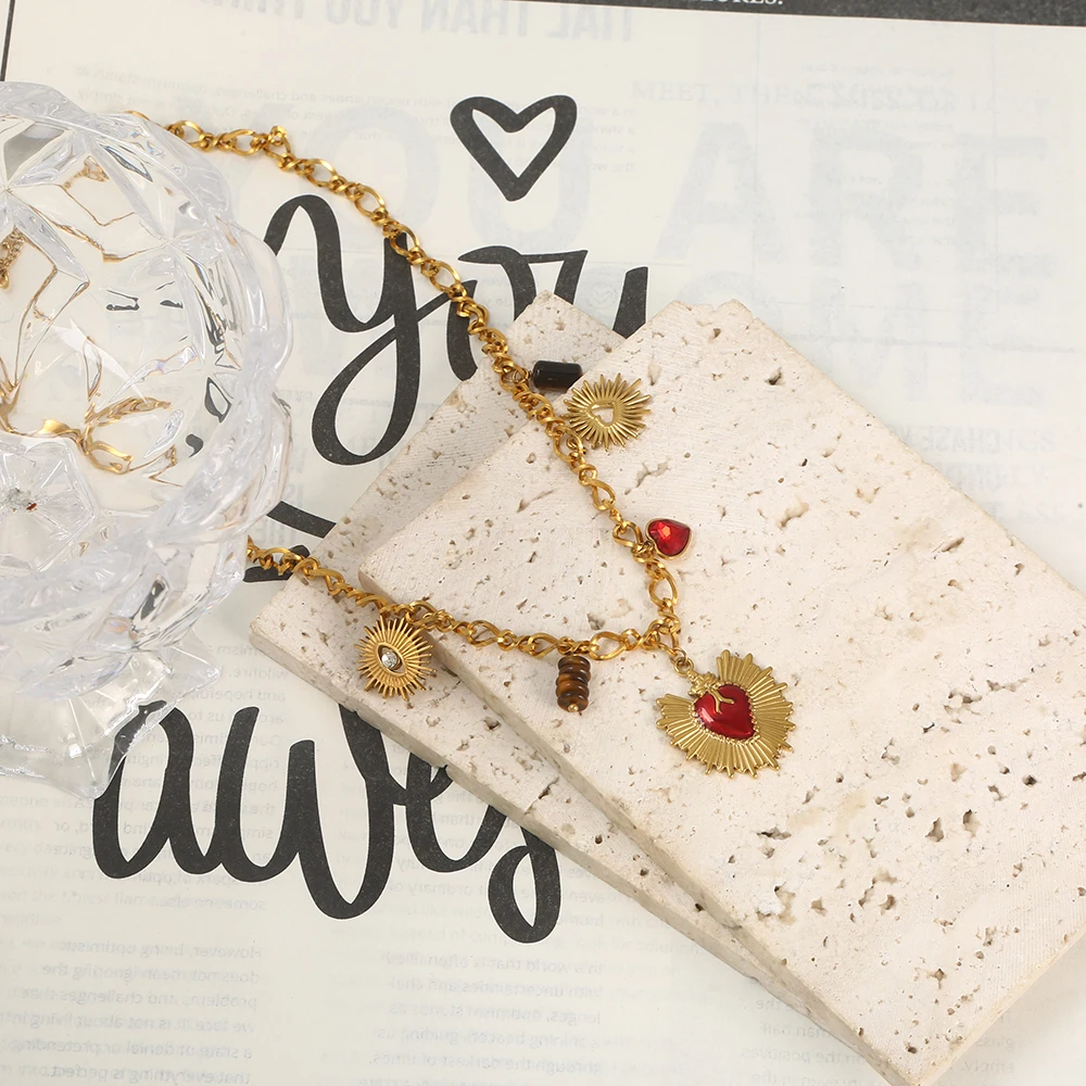AURORA Y2K-Stil Halsketten mit rotem Herzanhänger für Damen, Edelstahlschmuck, Choker-Halskette mit heiligem Herz Jesu – Detail 5