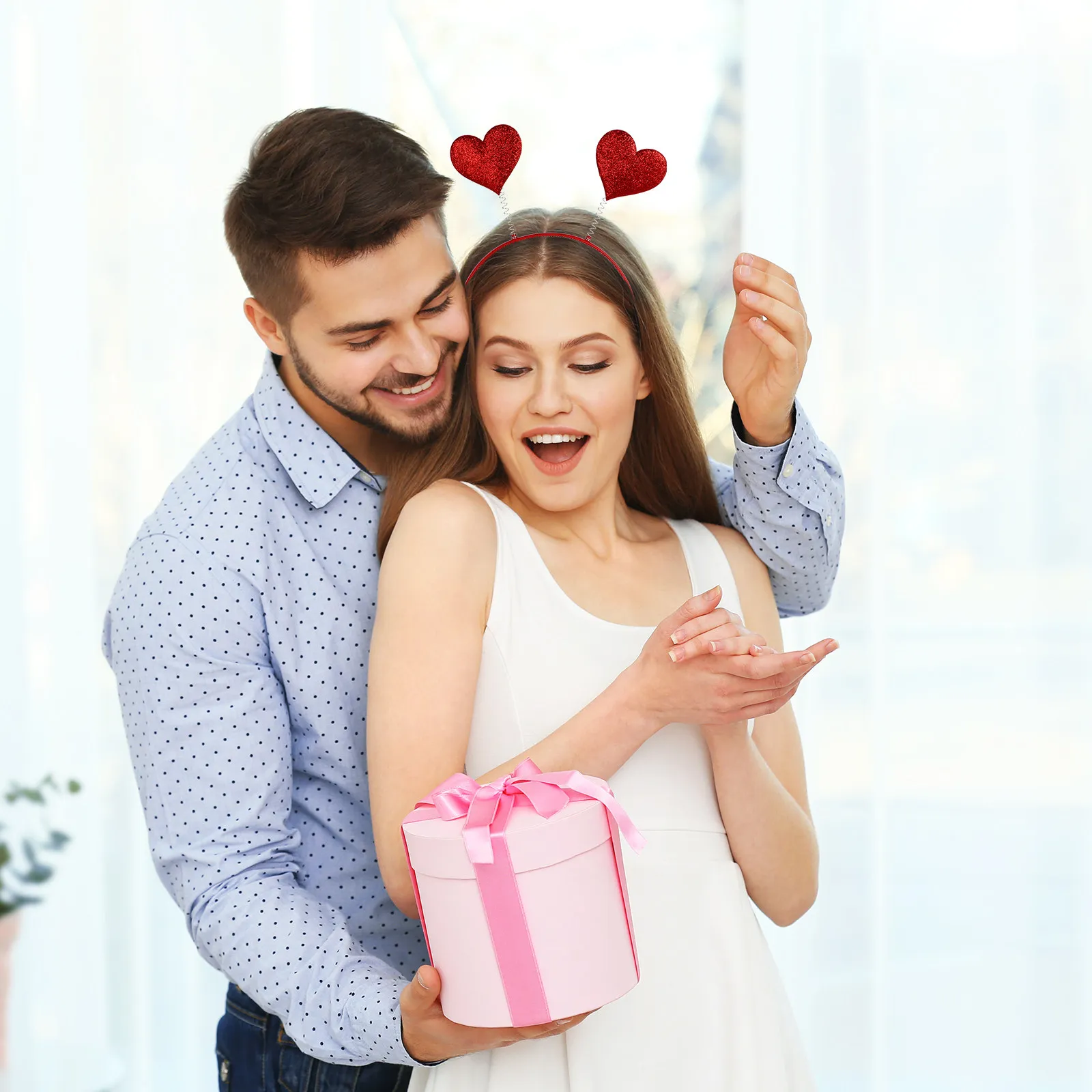 

6Pcs Heart Design Headdress Valentine's Day Hair Clips One Size Fits Most Romantic Party Hair Decor Ideal for Birthday Carnival