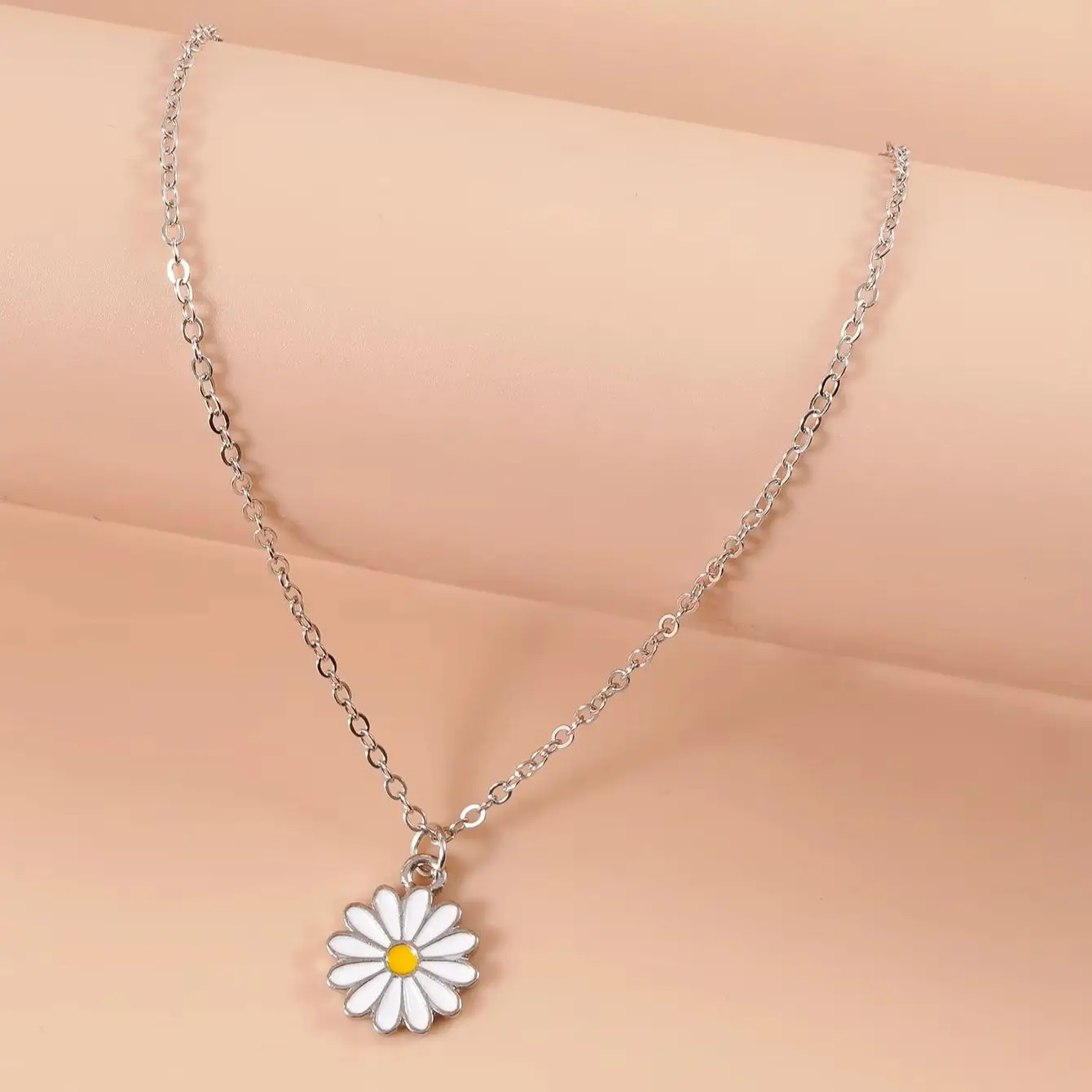 

Women's Cute Silver Daisy Flower Pendant Necklace Link Chain Collar Jewelry for Wedding Party Gifts