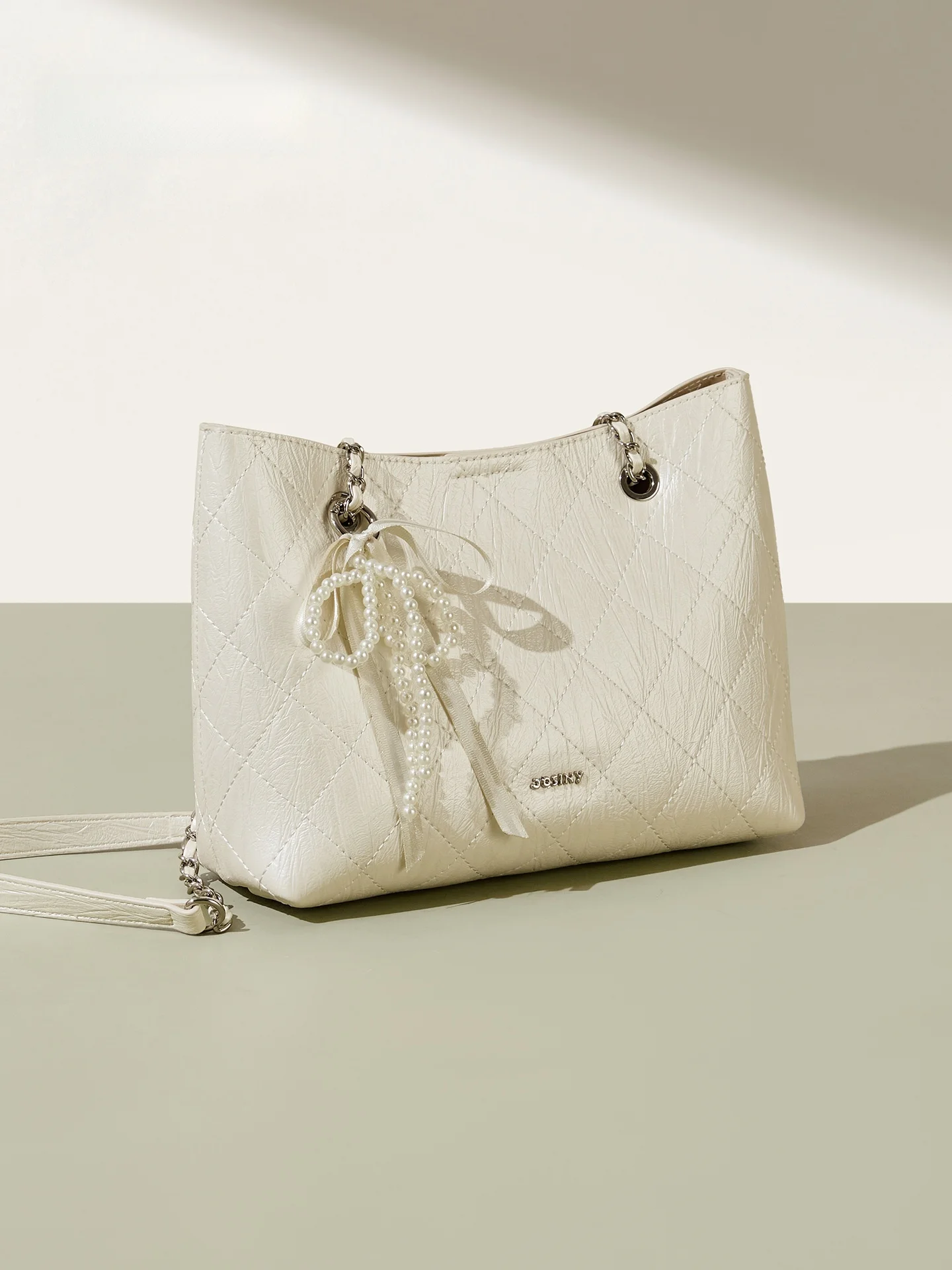 sac-bandouliere-polyvalent-pour-femme-josiny-nouvelle-collection-printemps-avec-chaine-de-perles-et-motif-diamant-ideal-pour-les-voyages