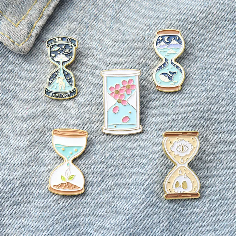 Alfileres de esmalte de reloj de arena personalizados Sakura Space Ocean, broche de Calavera, insignia de solapa, bolso, regalo de joyería de dibujos animados para niños y amigos