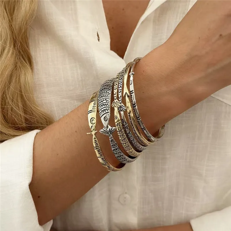 

Retro Mixed Gold And Silver Fish Bracelet Set for Men And Women New Style Daily Commute Accessory Jewelry