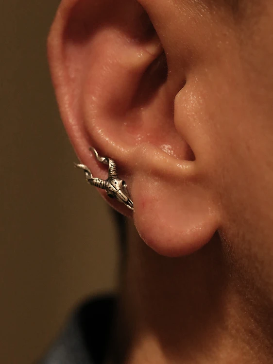 

Punk Style Pure Silver S925 Sheep Head Ear Cuff Fashionable Retro Ethnicity Inspired Earring Men's Silver Jewelry Accessory