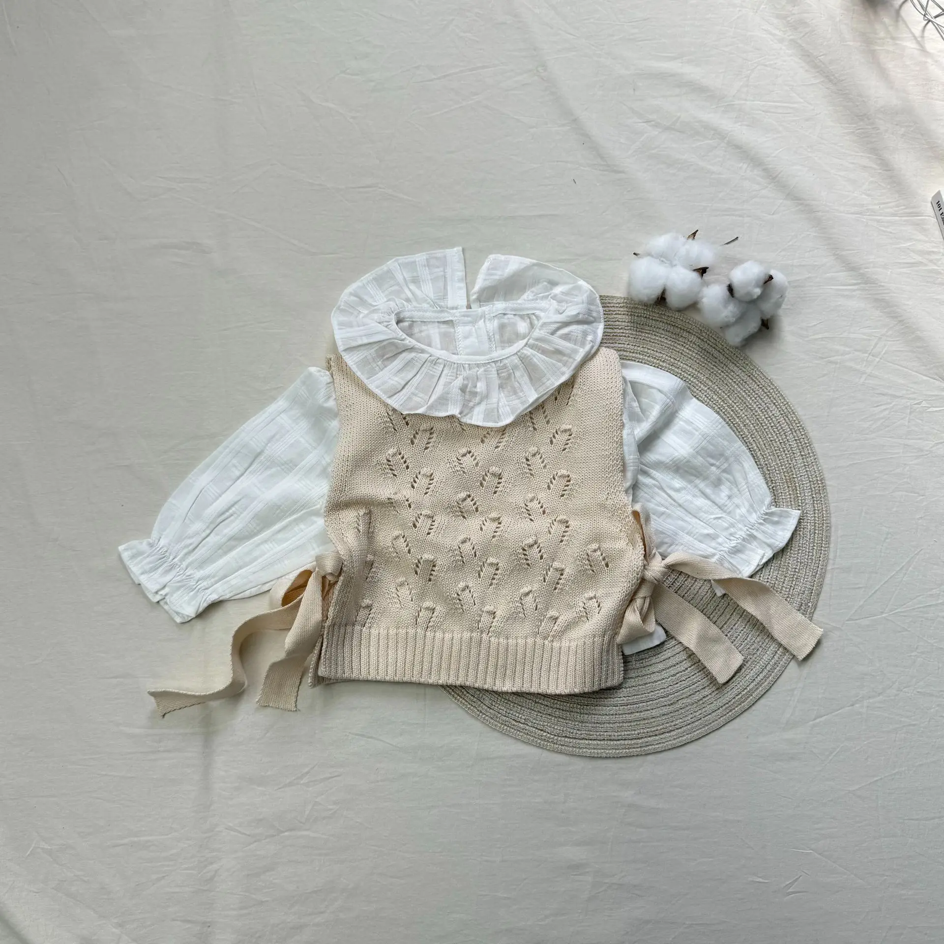 

Новинка осени 202, вязаный жилет для маленьких девочек, однотонный ажурный свитер в корейском стиле для маленьких девочек, жилет, детский вязаный жилет с бантом, топы