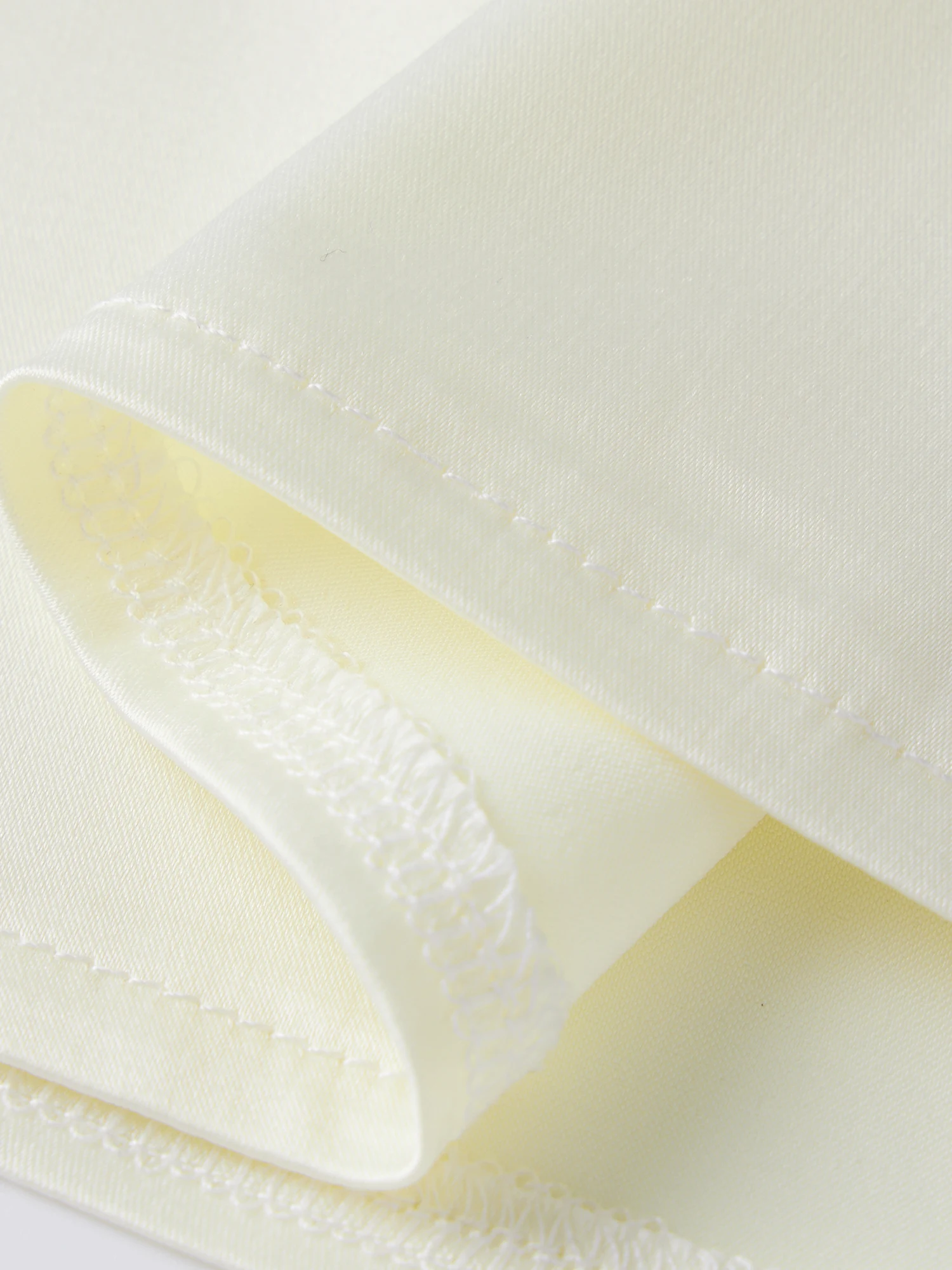 

Women s 2-Piece Pajama Set with Sleeveless Lace V-Neck Cami Top and Elastic Waist Shorts for Summer Loungewear