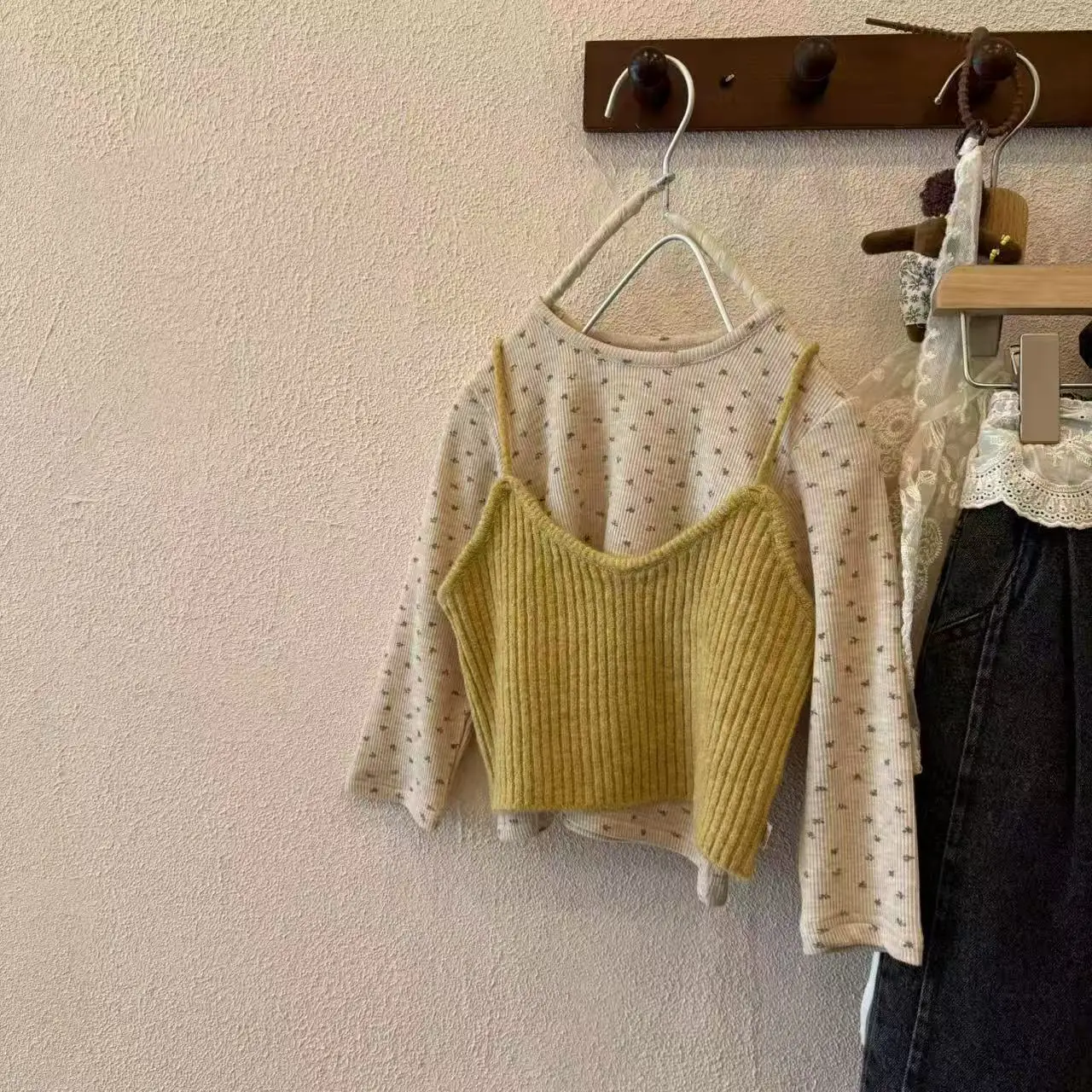 

2-7 Year Child Two-piece Set Autumn New Korean Girls Floral Bottoming Shirt Children's Knitted Halter Two-piece Tops 90-140cm