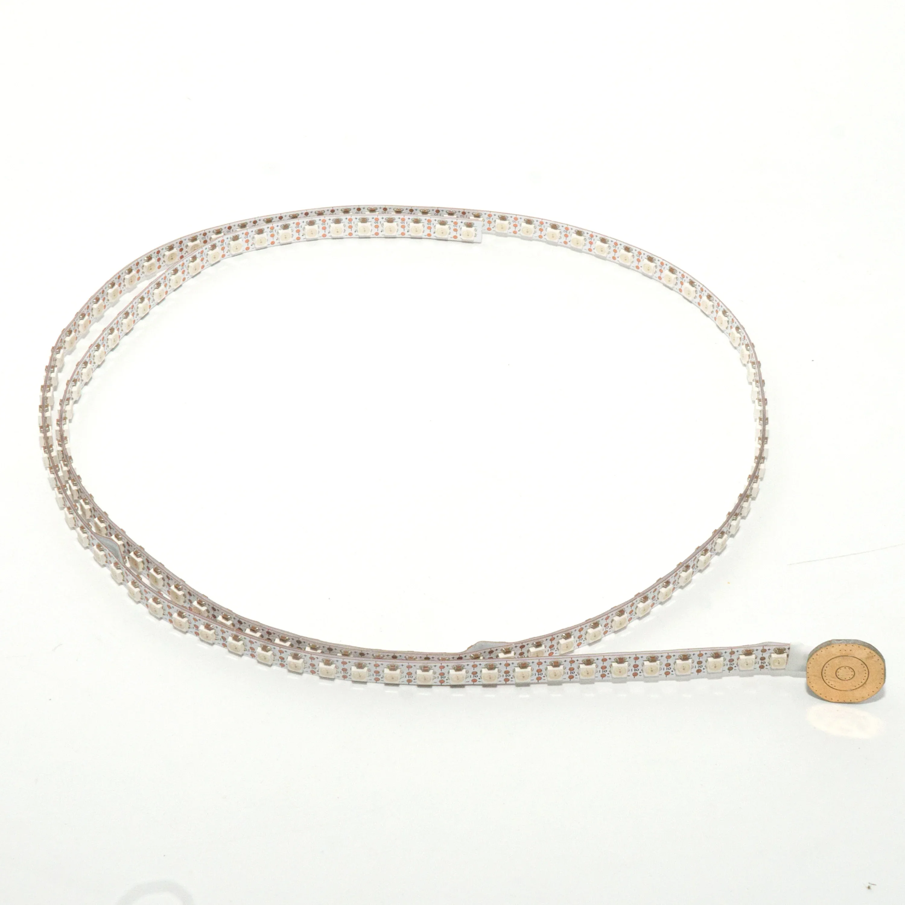 شريط LED لشفرة البكسل 252 قطعة LED لكل متر طول افتراضي حوالي 90 سم يمكن قطعها بنفسك