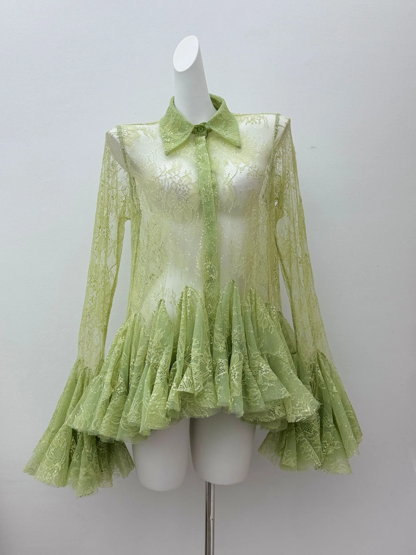 

Сексуальный кружевной полупрозрачный топ с рукавами-колокол, женский модный дизайн, подол-зонтик, длинный рукав, воротник, однотонный, деловой повседневный стиль