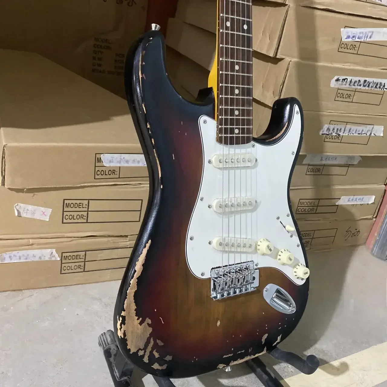 high quality 39 inches Merry Christmas Best Sellers Sunburst  Guitar Alder Body SSS Pickups ROCK JAZZ2026