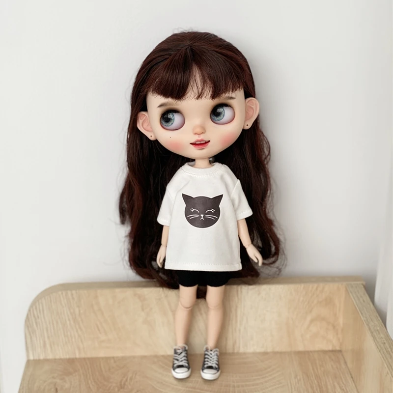 D05-P212 kinderen speelgoed 1/6 blyth ob24 ob27 azone BJD poppenkleertjes Kat hoofd T-shirt en zwarte shorts 2 stks/set