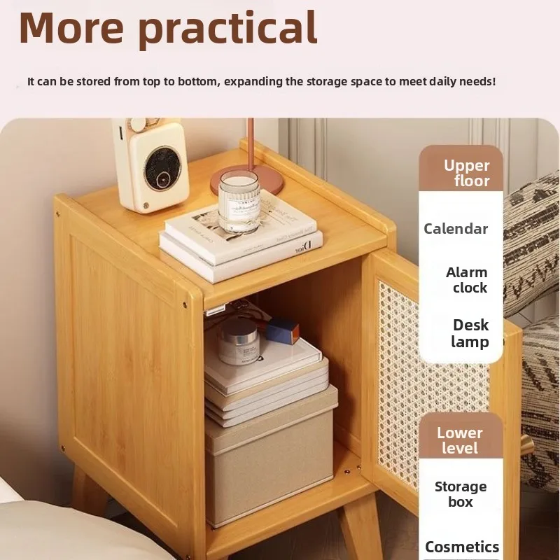 طاولة بجانب السرير، رف بجانب السرير لغرفة النوم، وعدد قليل من الشقوق على السرير، وخزانة ضيقة، وخزانة تخزين