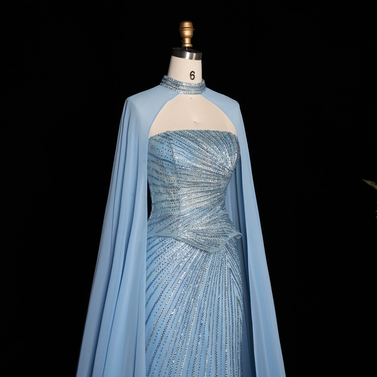 Sharon Said Luxuriöses lila Abendkleid, trägerlos, mit Kristallperlen, langer Chiffonumhang, Meerjungfrauen-Schnitt, formelles Abendkleid für besondere Anlässe, SS112 Custo – Detail 19