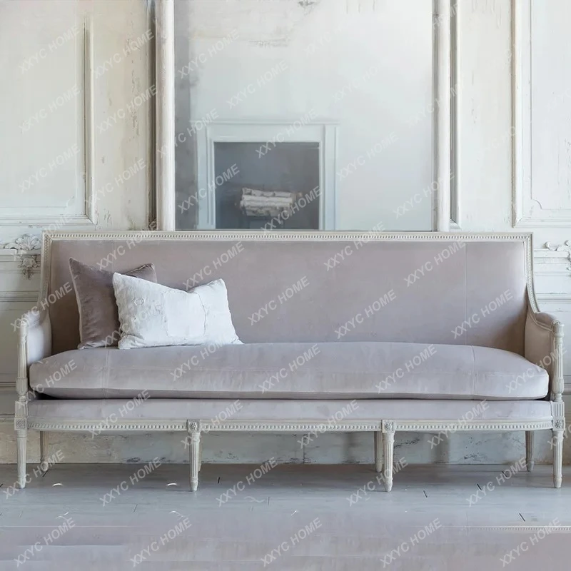 

Диван из массива дерева, трехместный, в ретро-стиле, старинный, потрясающий и винтажный.