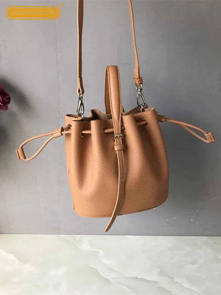 mini bolsa casual para mulheres alca de couro dividida por vaca macia bolsa de ombro tiracolo pequena bolsa monocromatica 01