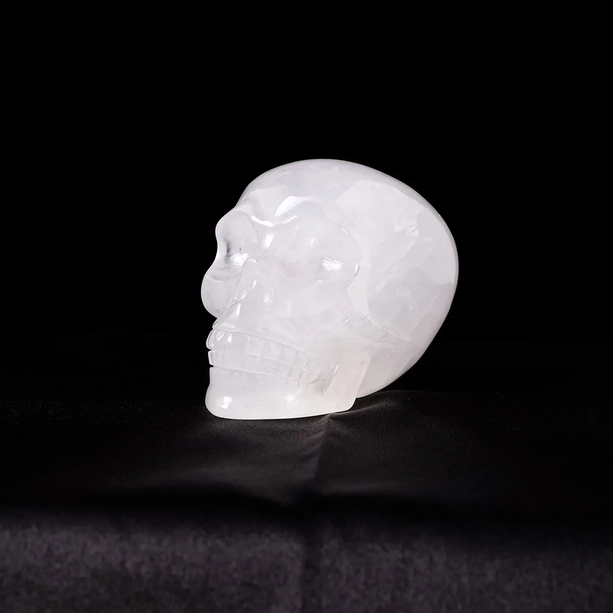 1PC Natural Crystal Raw Stone Clear Quartz Skull Carving Piece Halloween Bar Decoration Skull Ornament