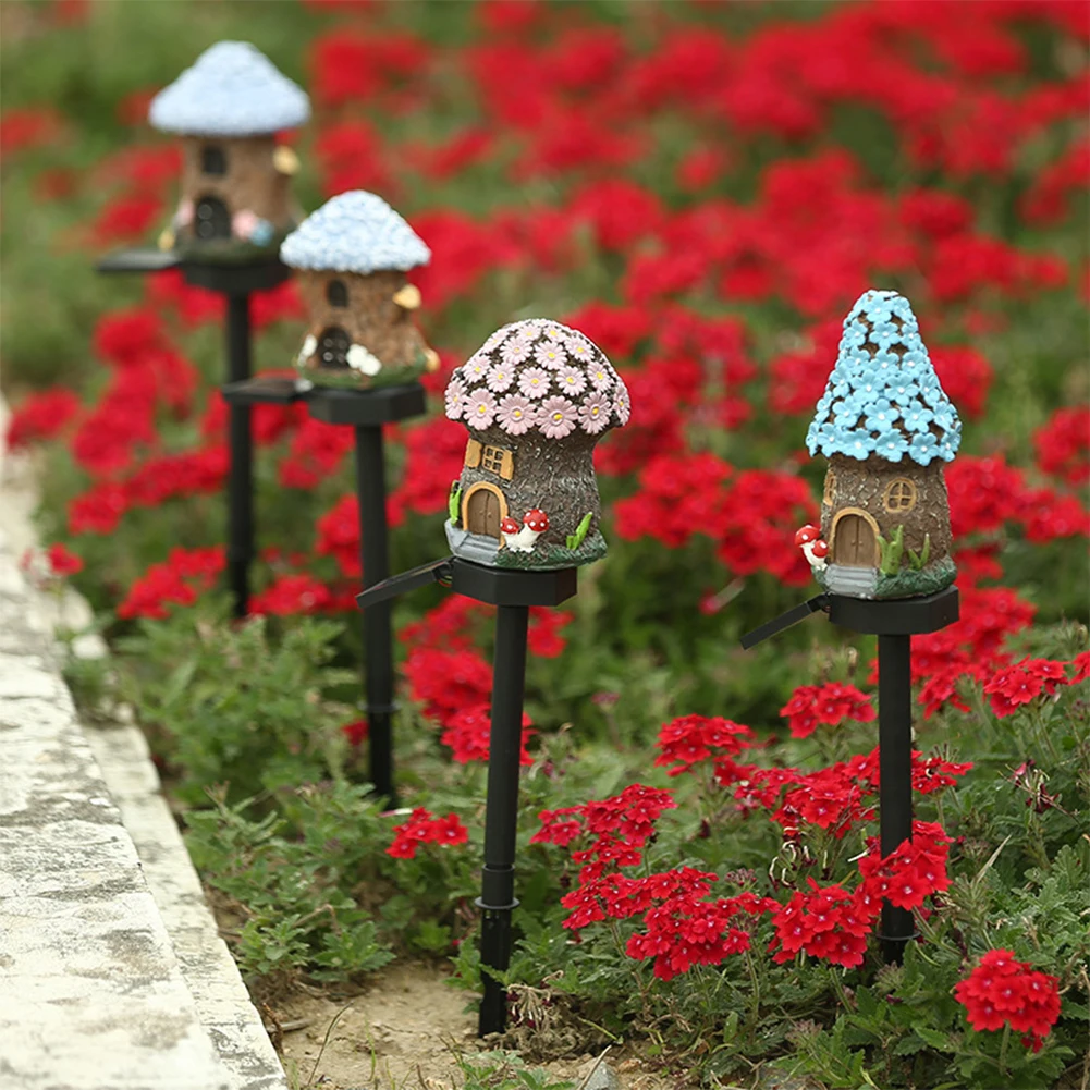 Small Cartoon House Solar Light Water Resistance Resin Cute House Statues Decorative Pathway Light For Pathway Lawn Patio