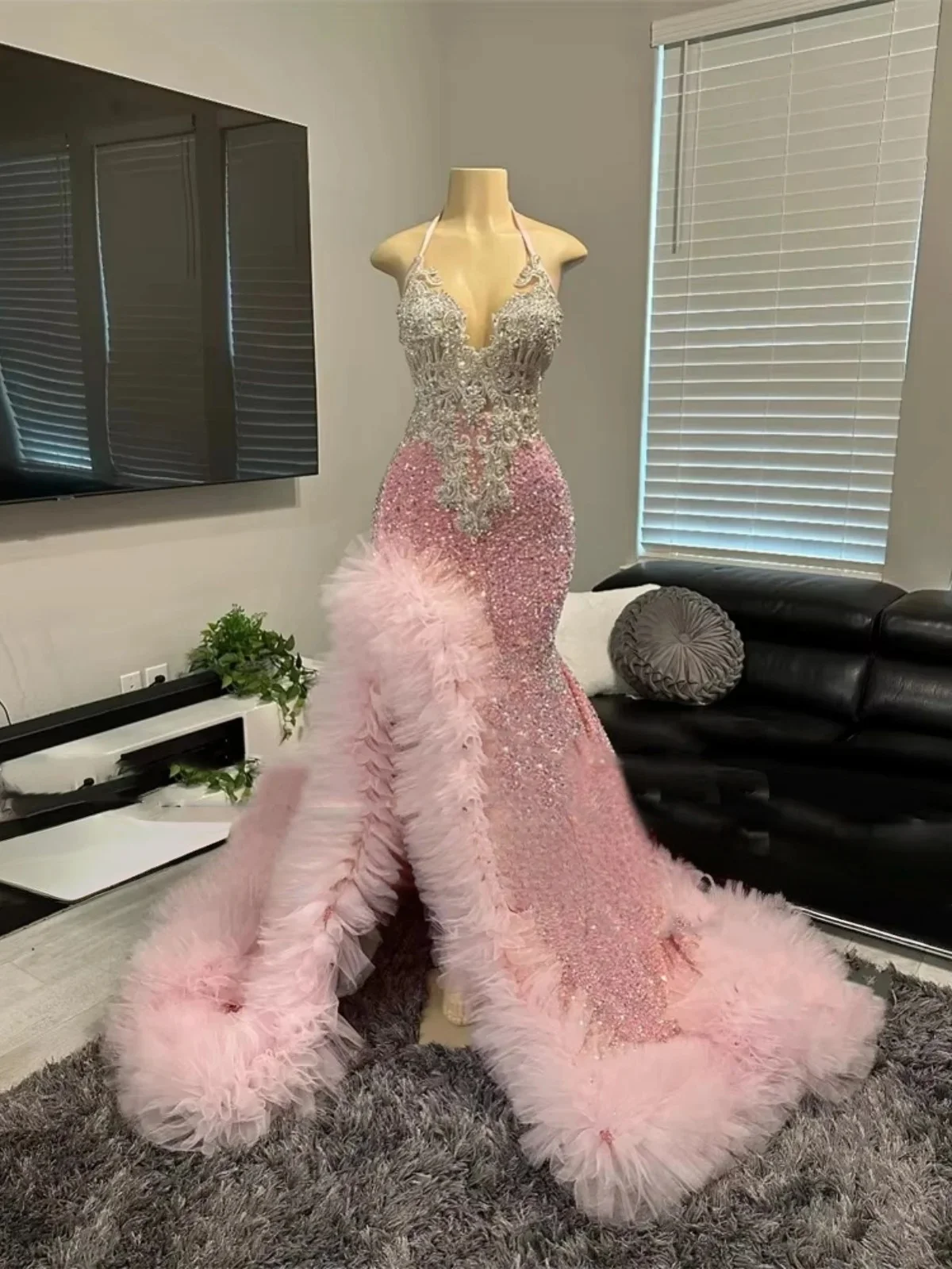

Pink Slit Long Prom Dresses For Black Girls Halter Sequins Beaded Ruffles African Evening Gowns Birthday Party Robe Customized