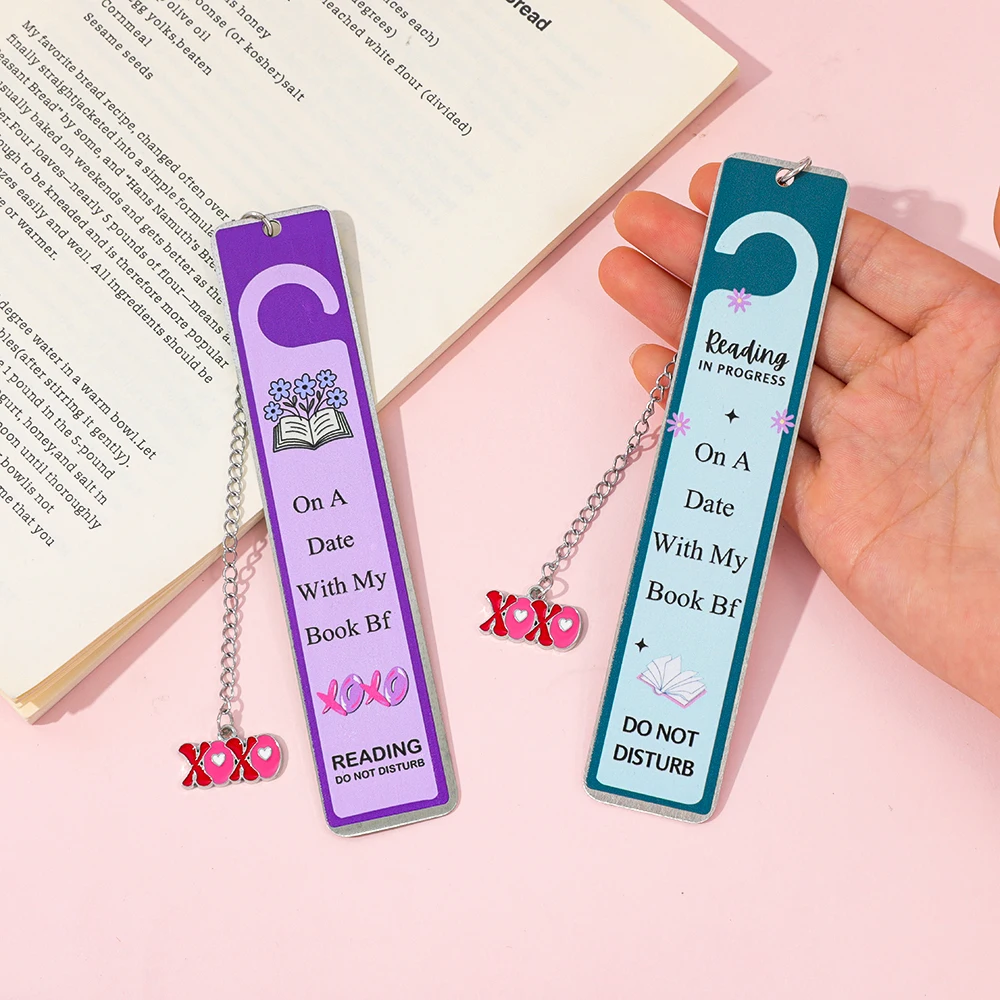 لطيف الوردي BF المرجعية XOXO القلب قلادة رومانسية حامل الصفحة المعدنية Bookish هدية لها عيد الحب قراءة الكتب Accessori #4
