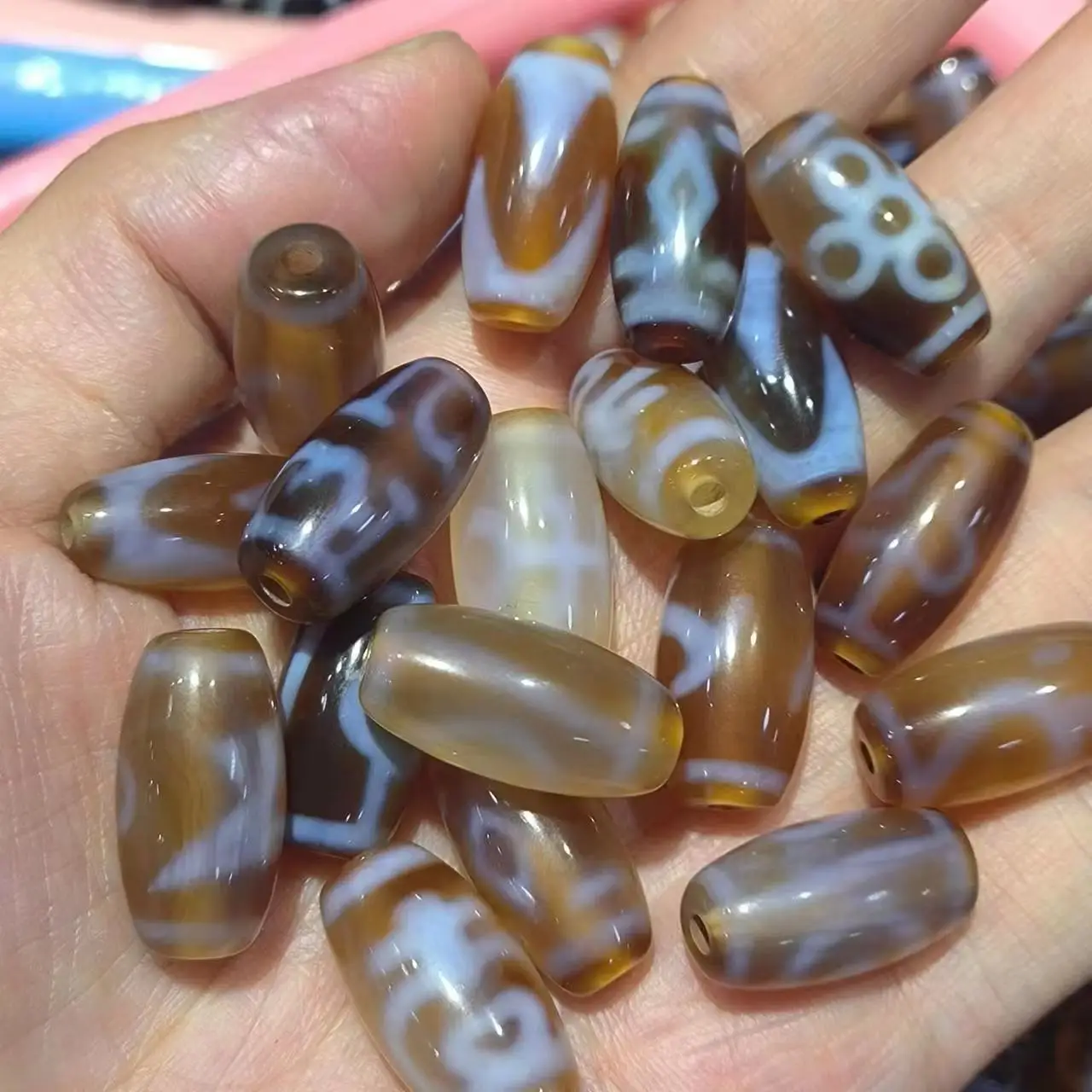 

50pcs/lot Natural multi-pattern old agate dzi wholesale Brownish white Weathering lines Accessories jewelry rare amulet archaic