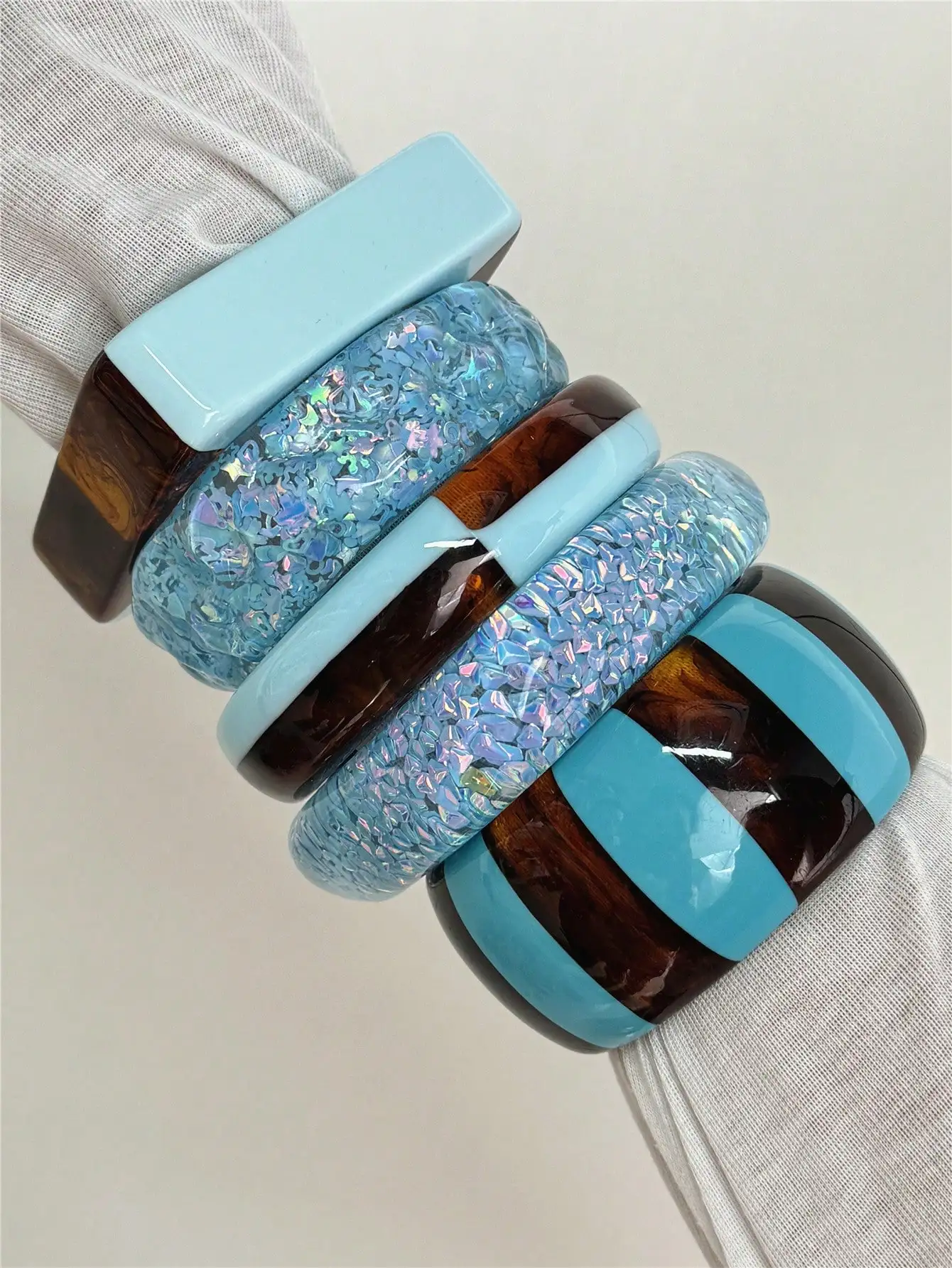 New Vintage Style Casual Transparent Amber Blue Patchwork Resin Geometric Bracelet with Laser Cut Glitter Women Perfect Parties