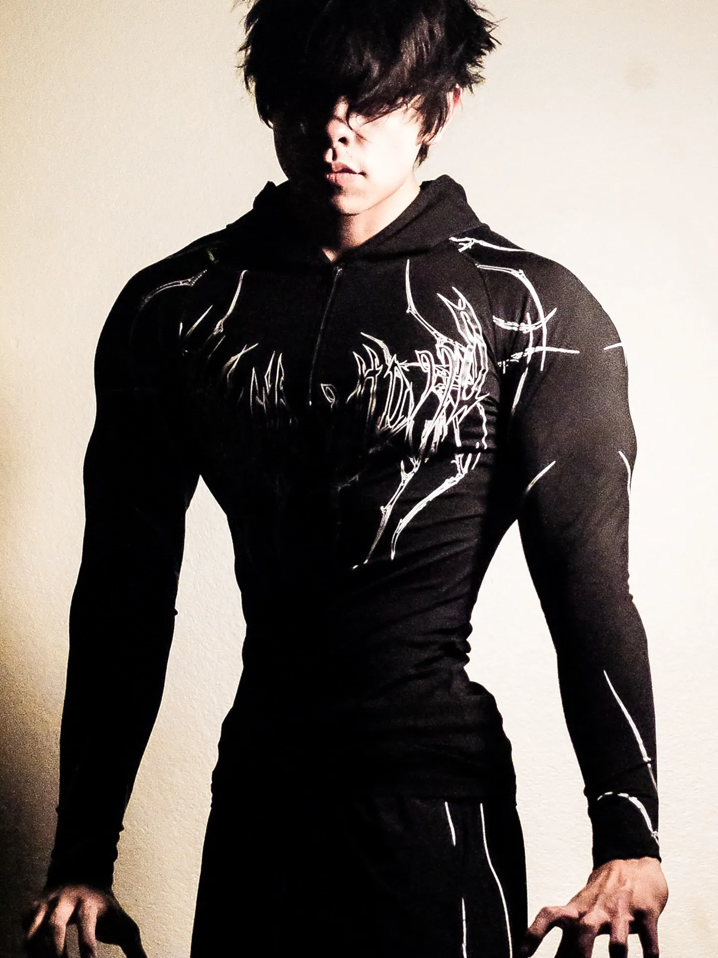 אביב קיץ 2026 חדש לגברים, קפוצ'ון שחור ספורטיבי דחיסה שרוול ארוך סגנון צללים רחוב סגנון תת-תרבותי