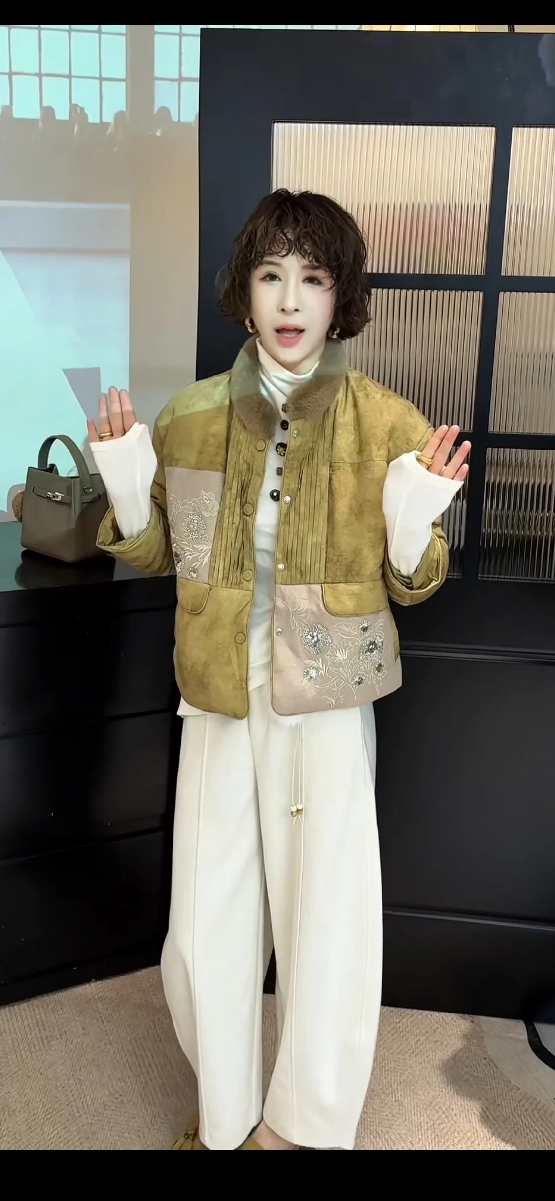 

Зимний повседневный свободный однотонный модный жилет для женщин, новинка 2025 года, европейский дизайн, хит продаж