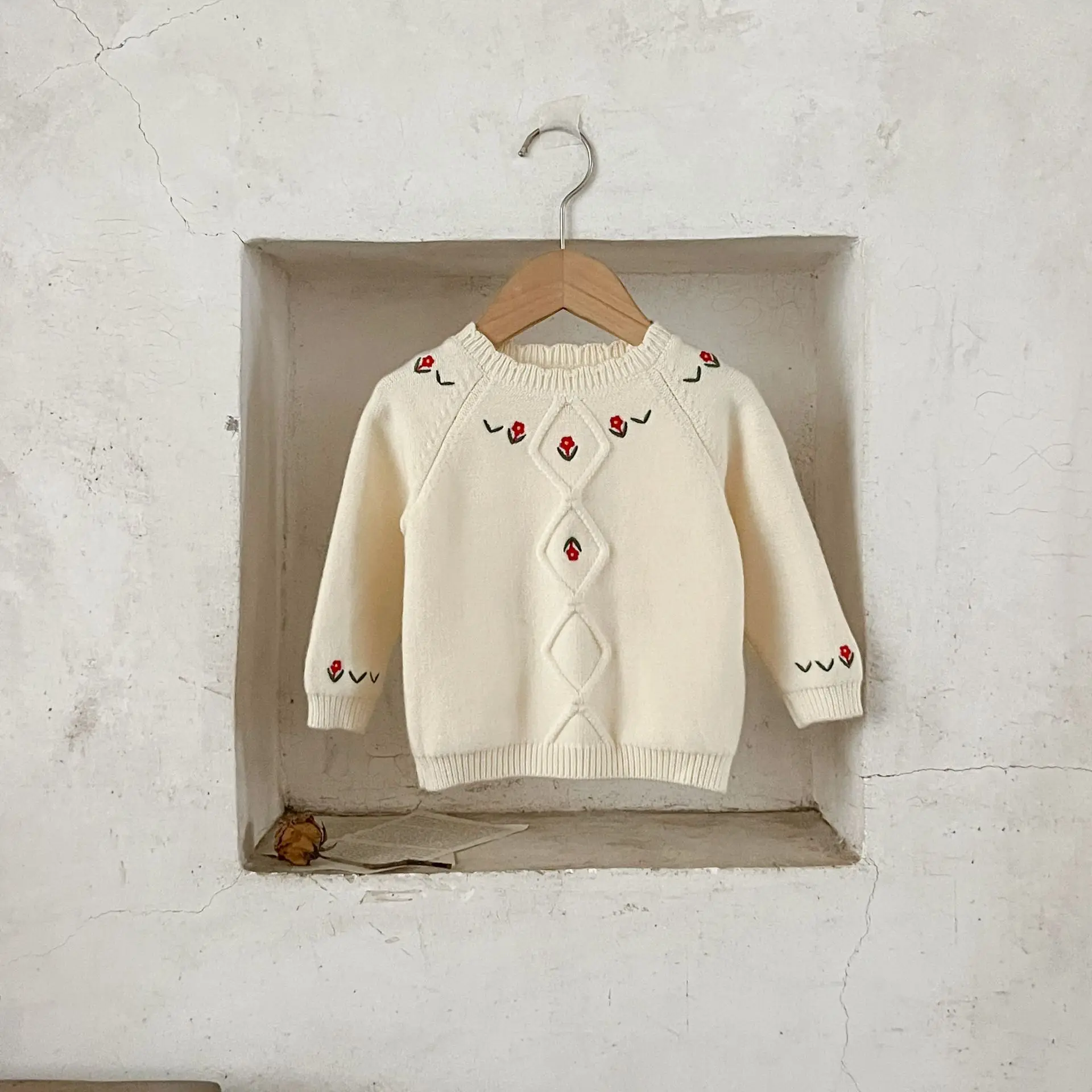 

RAISE Ins Baby Girls Cotton Sweater Red Floral Embroidery Newborn Girls Pullovers Loose Soft Long Sleeve Infant Girls Knitwear