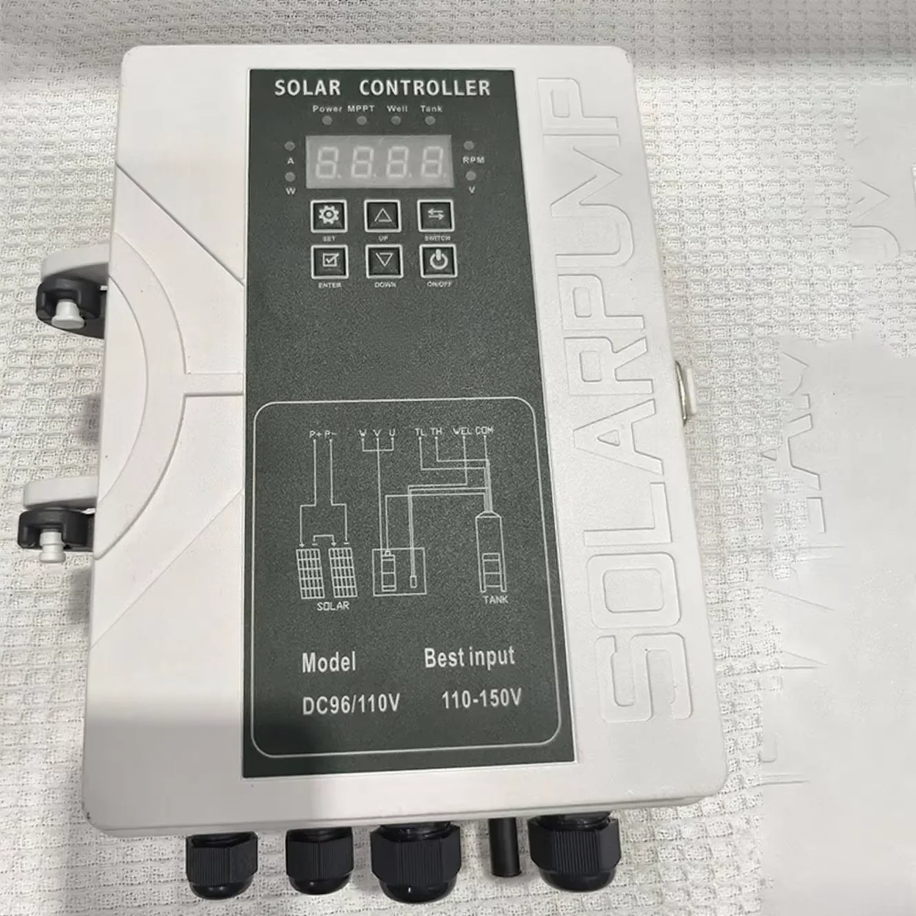 مضخة مياه تعمل بالطاقة الشمسية للري الزراعي بالطرد المركزي، تحافظ على جهد أقل، ضخ ذاتي التحضير، عميق متسامن