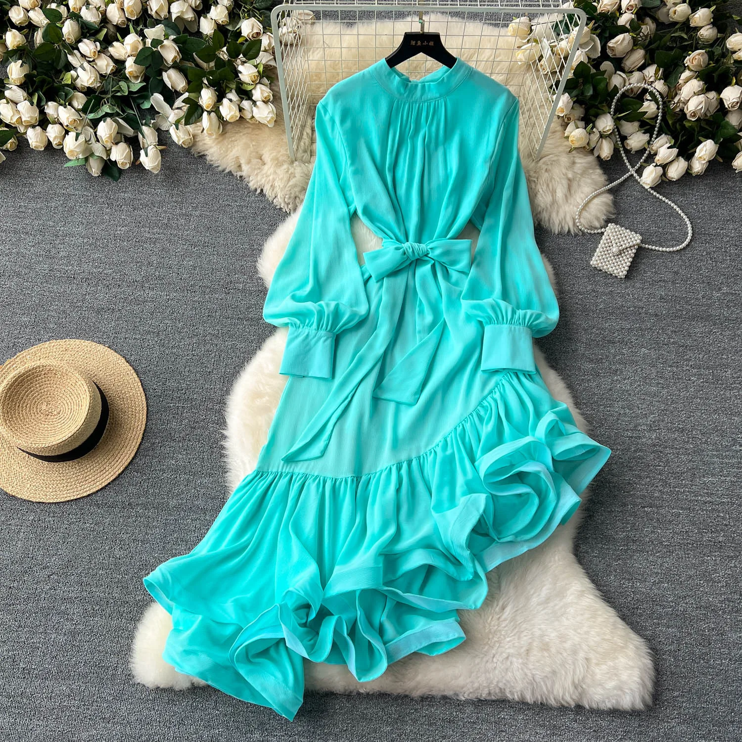 

2024 New Celebrity Dress Women's Banquet Party Vacation Dress Design Sense Irregular Lotus Leaf Edge Waist Halt Dress