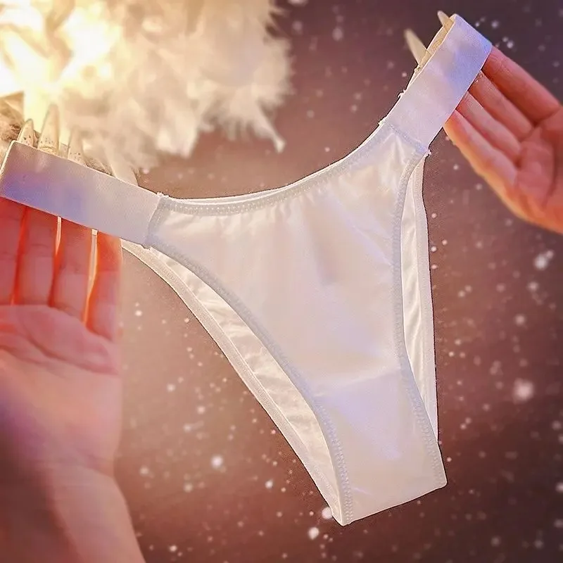 Fashionable Smoot Breathable  New Sexy and Hot Lace Underwear for Women Mid-low Waist Triangular Pants with Elasticity Comfort