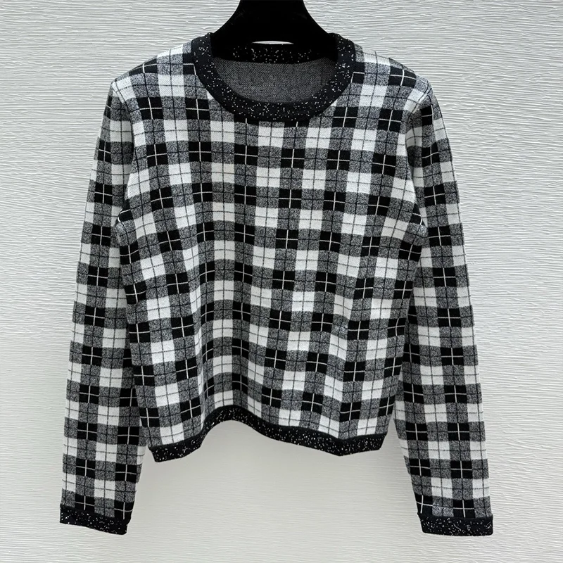 

Высококачественный женский черный, бело-серый трехцветный клетчатый свитер с металлическими аксессуарами из драгоценных камней, пуловер 25916169